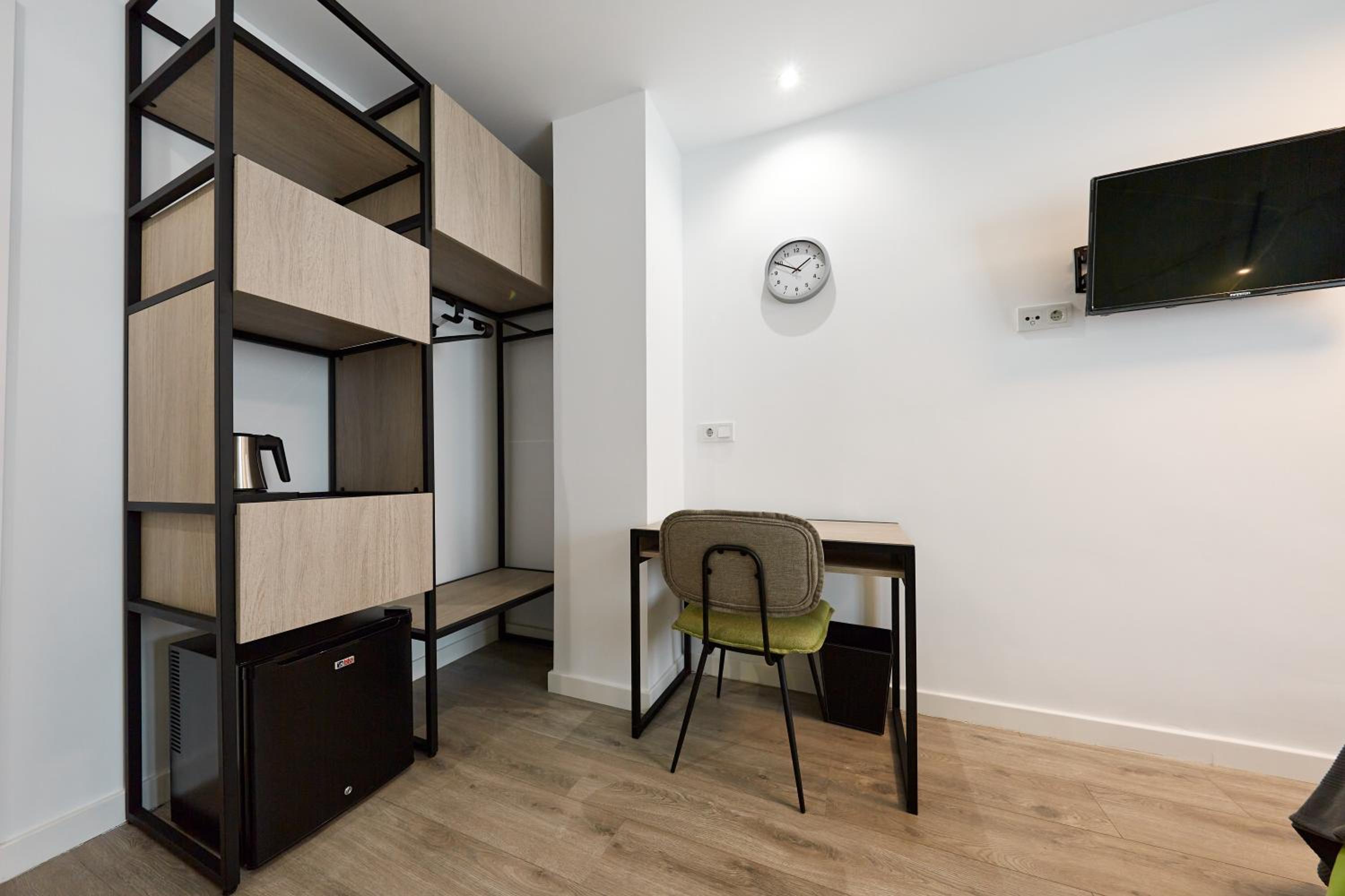 Twin Room - Photo 2