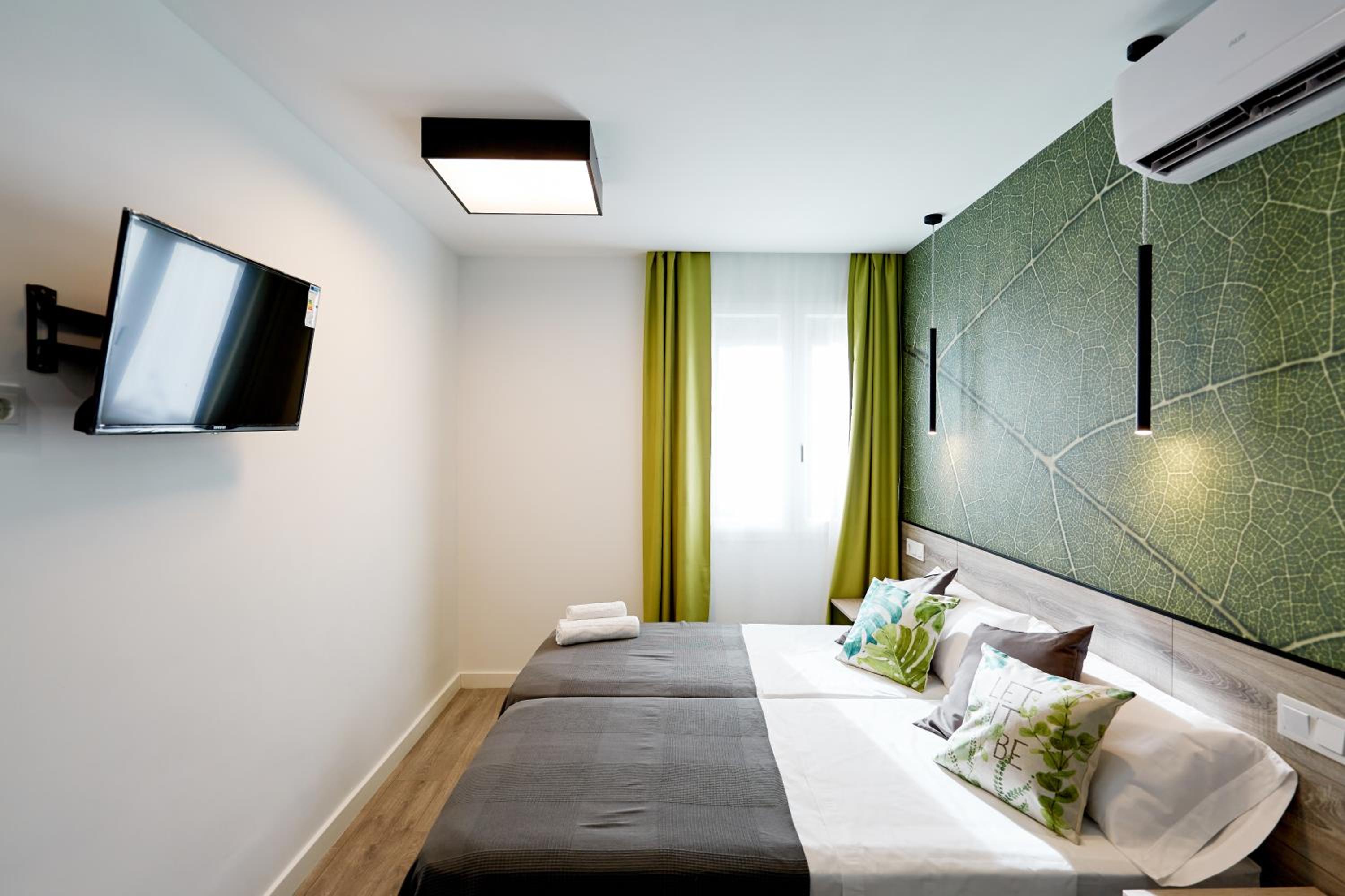 Twin Room - Photo 6