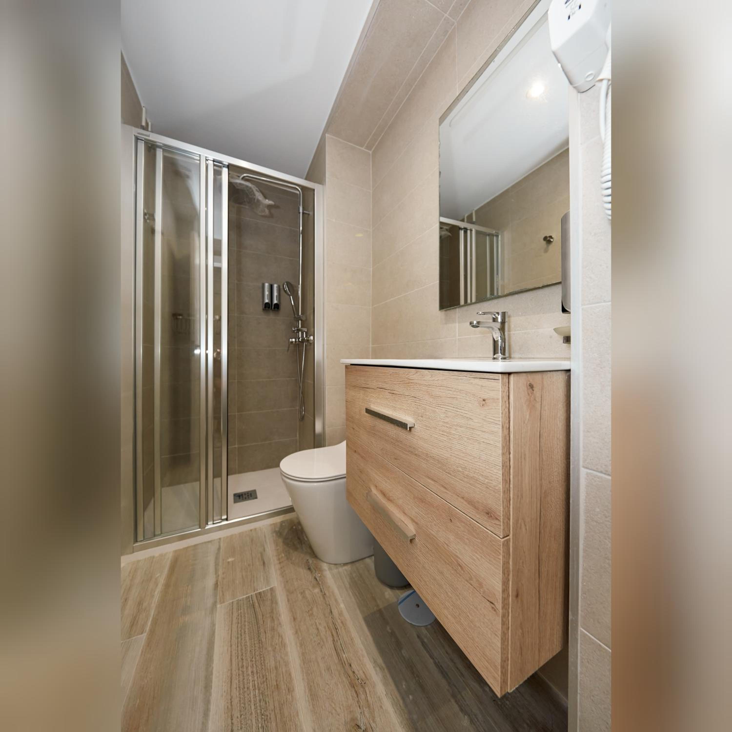 Double Room - Photo 2