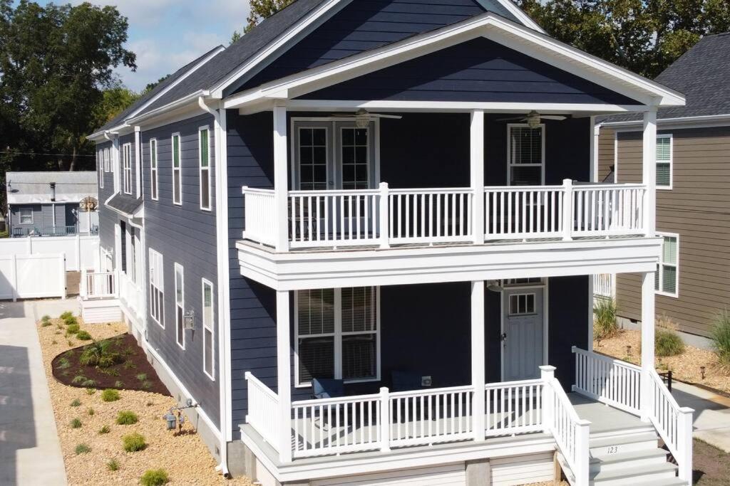 Six-Bedroom House photo 2