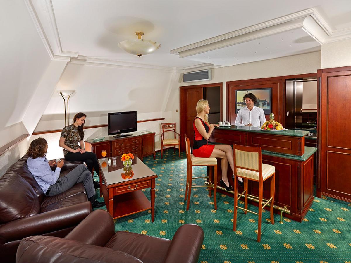 Deluxe Suite photo 1