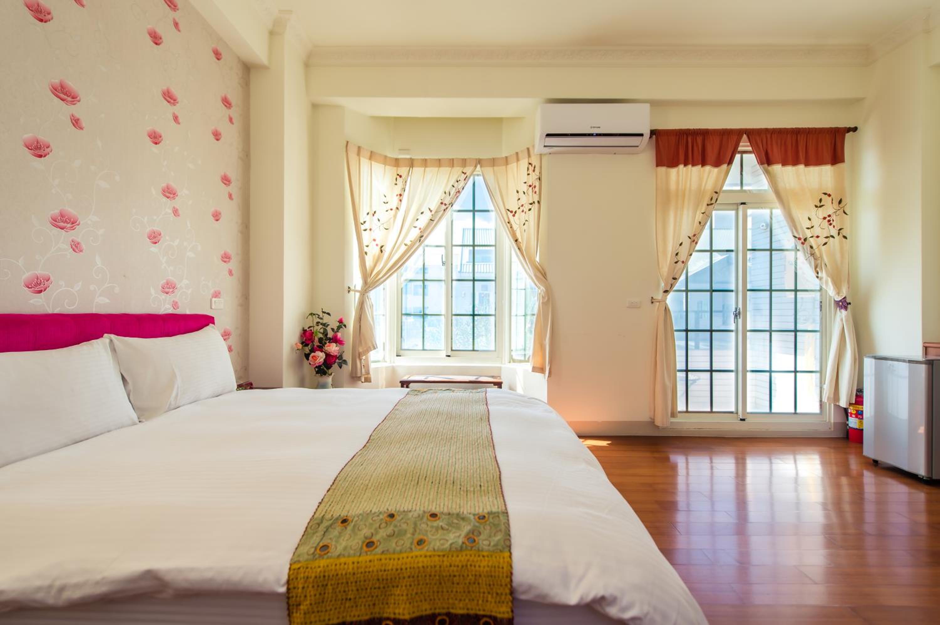 Double Room with Balcony - Photo 16