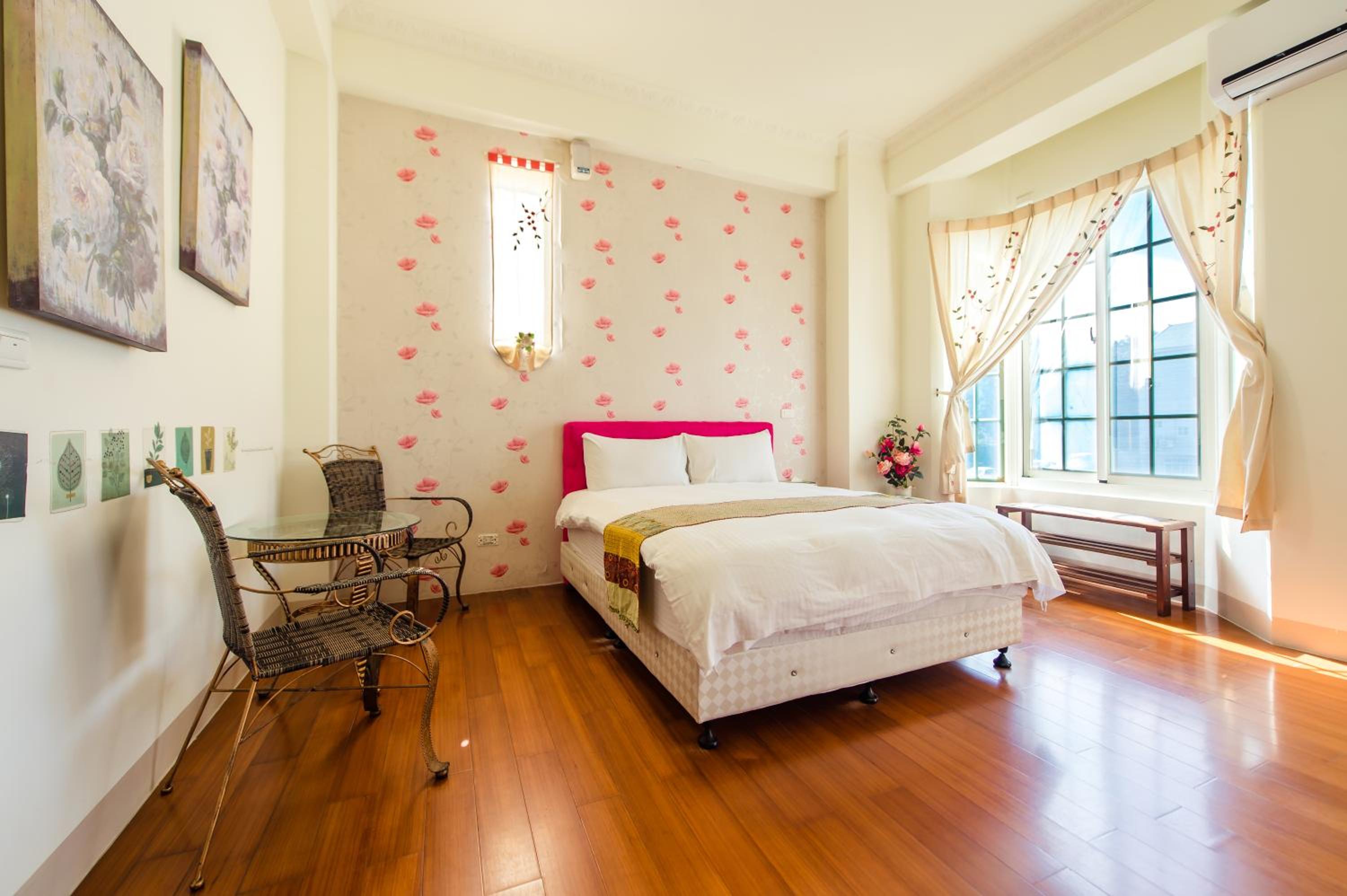 Double Room with Balcony - Photo 12