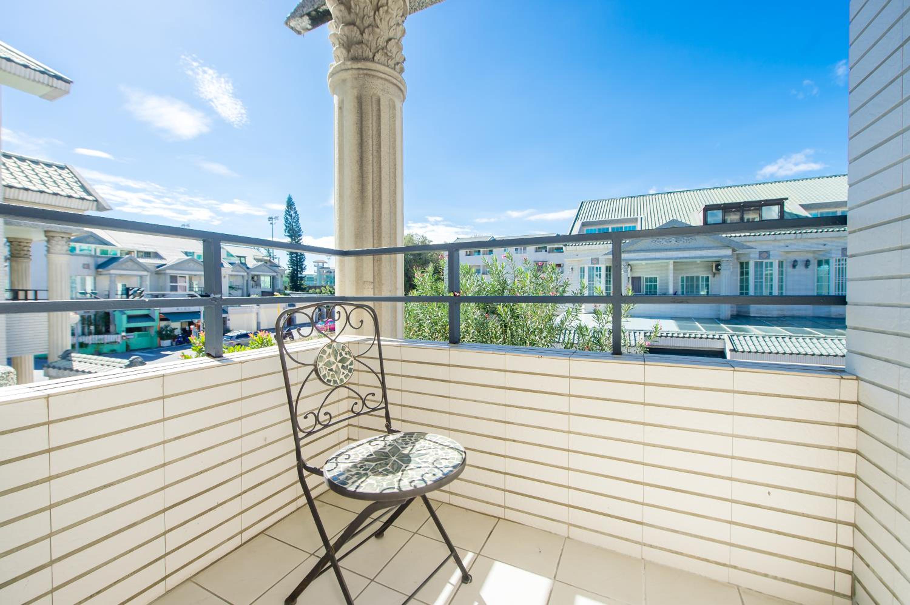 Double Room with Balcony - Photo 14