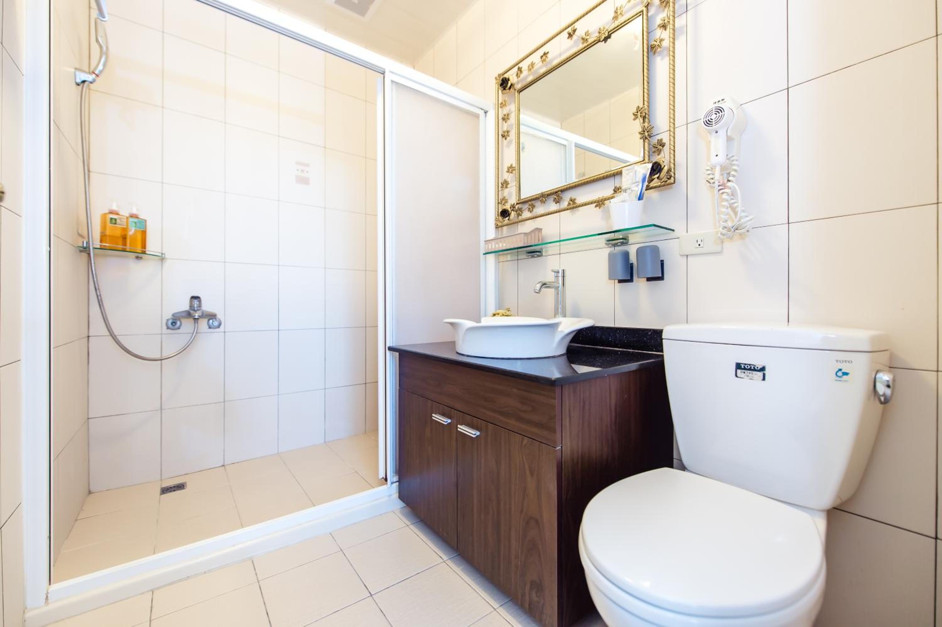 Double Room with Balcony - Photo 17