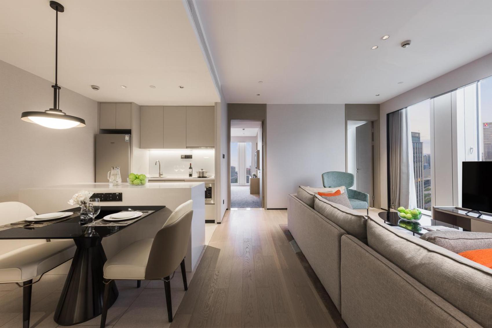 One-Bedroom Premier King  - Photo 2