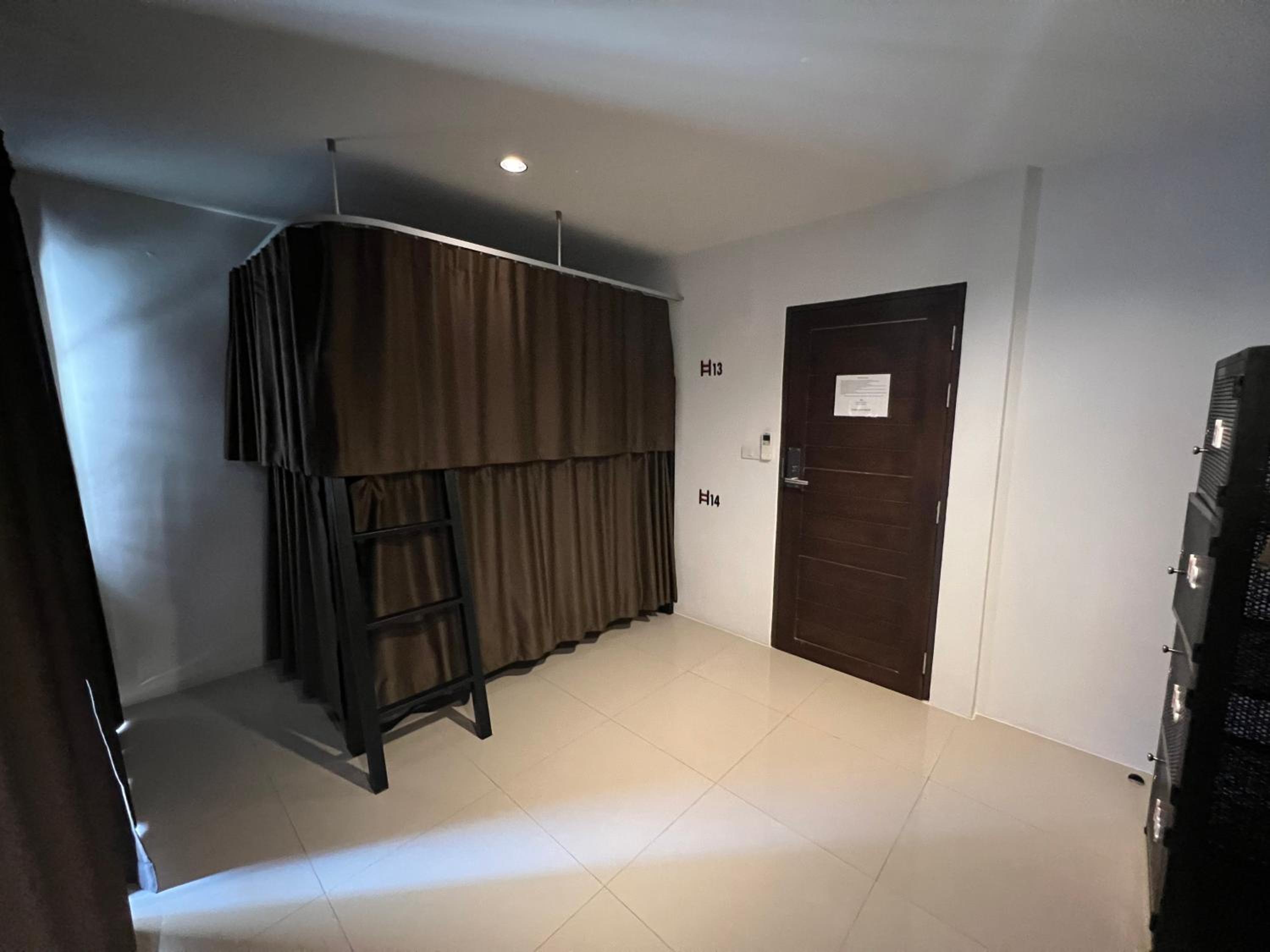 Bed in 4-Bed Mixed Dormitory Room photo 2