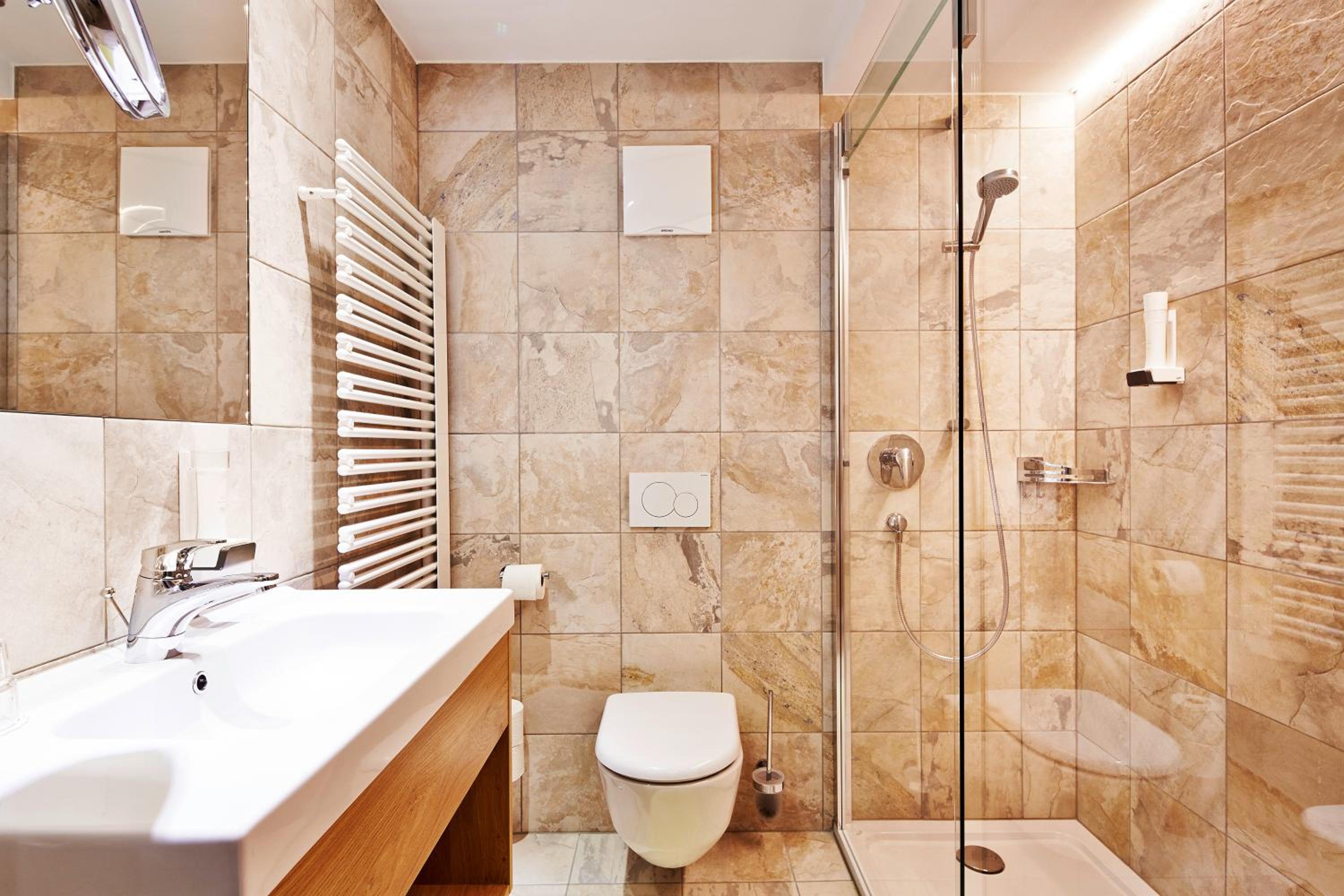 Suite with Balcony - Photo 7