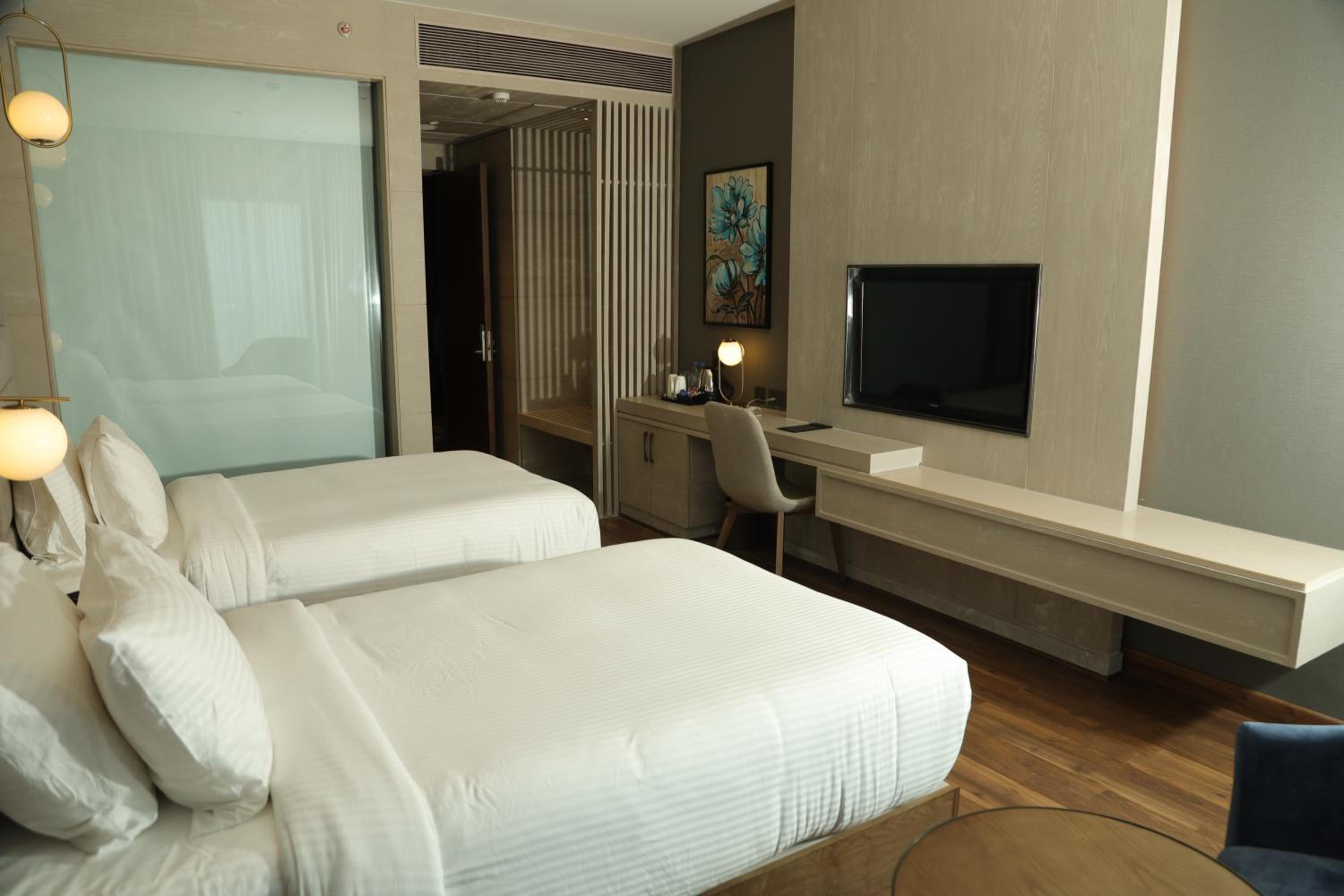 Twin Room - Smoking - Photo 4