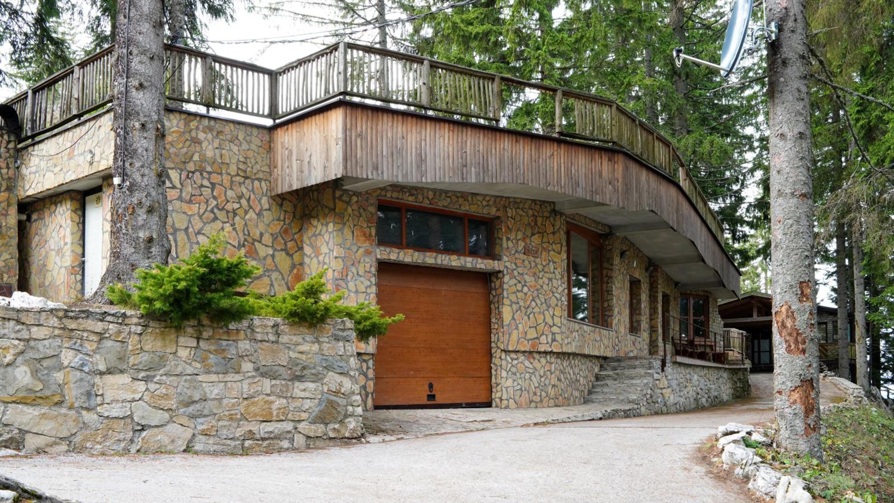 Villa - Photo 2