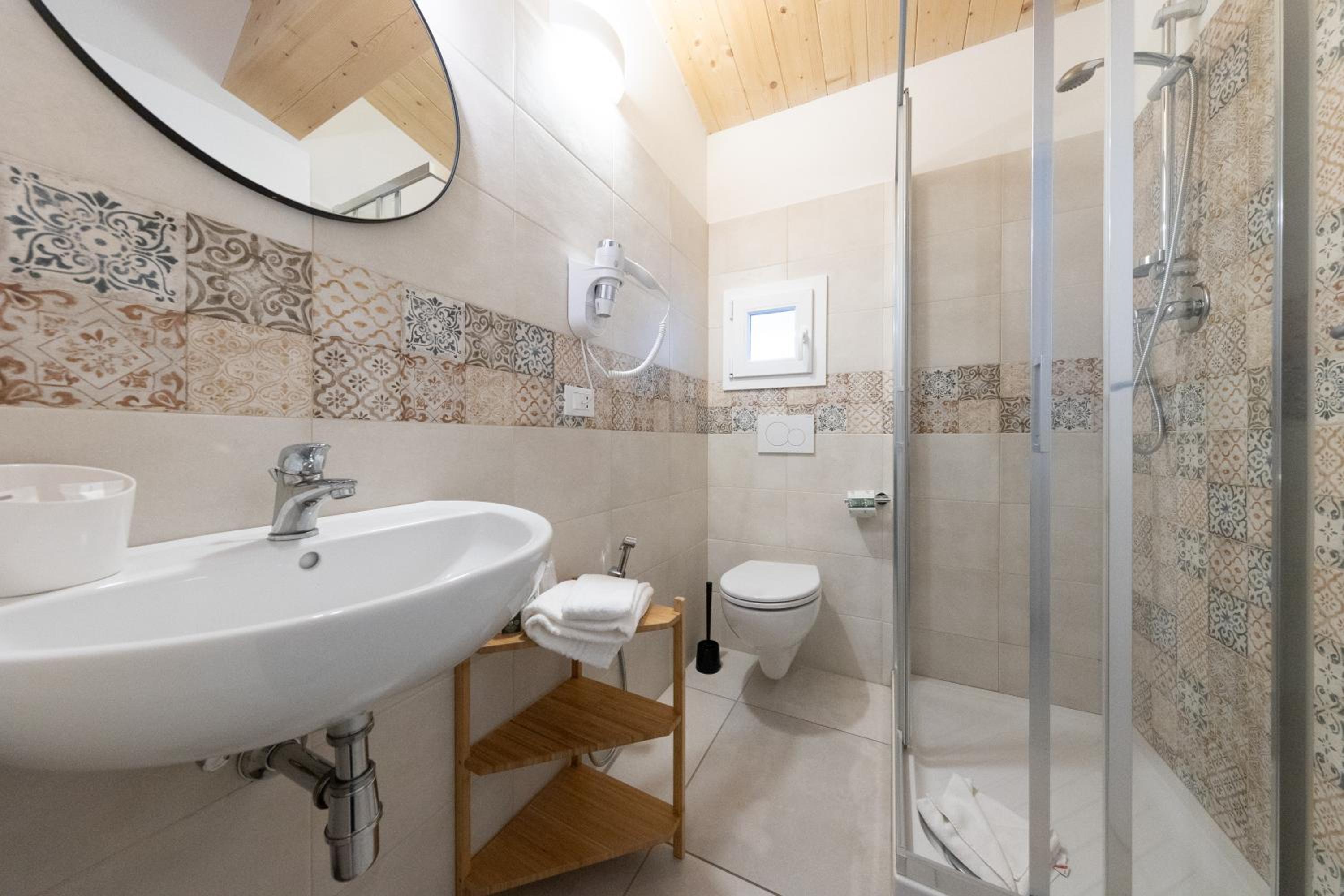 Superior Double or Twin Room - Photo 8