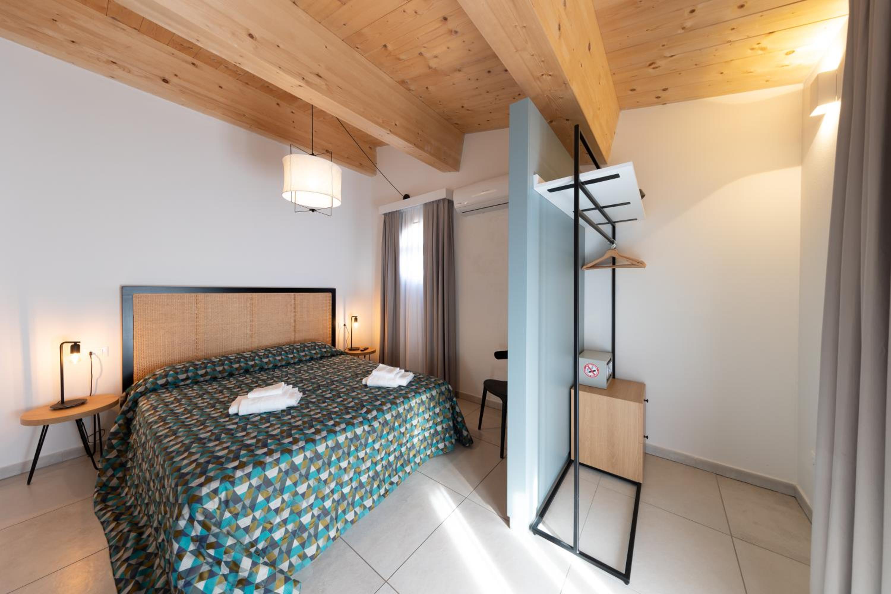 Superior Double or Twin Room - Photo 10