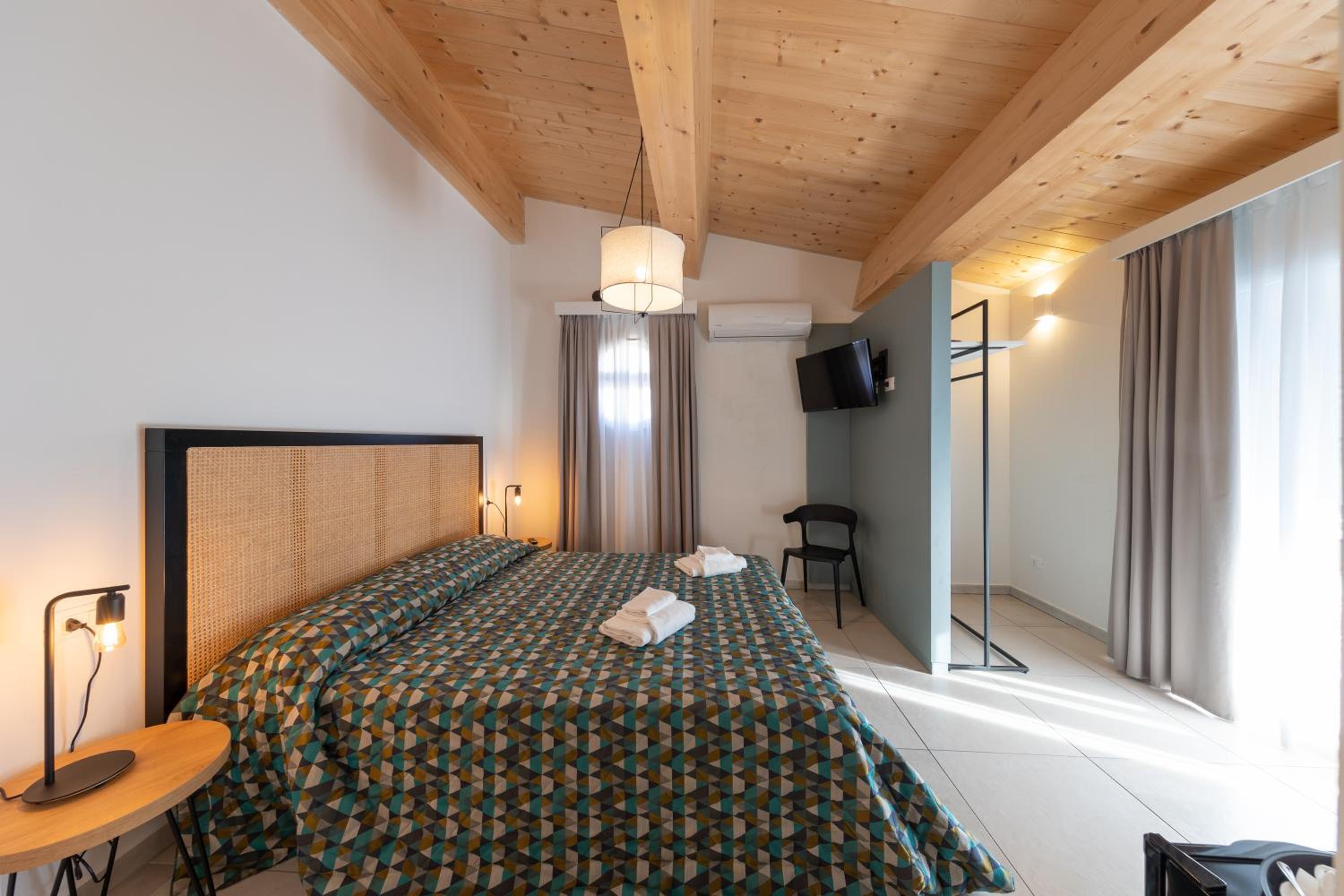 Superior Double or Twin Room - Photo 9