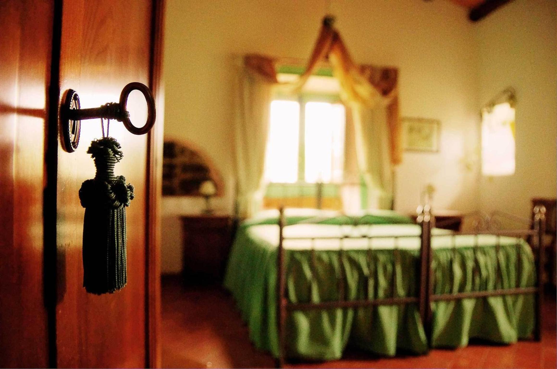 Double or Twin Room with Mountain View