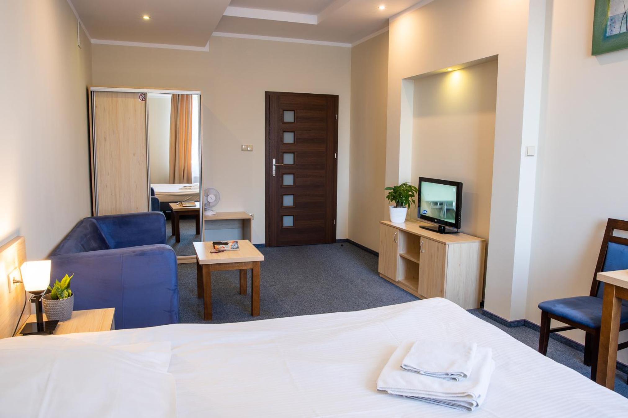 Large Double Room - Photo 7