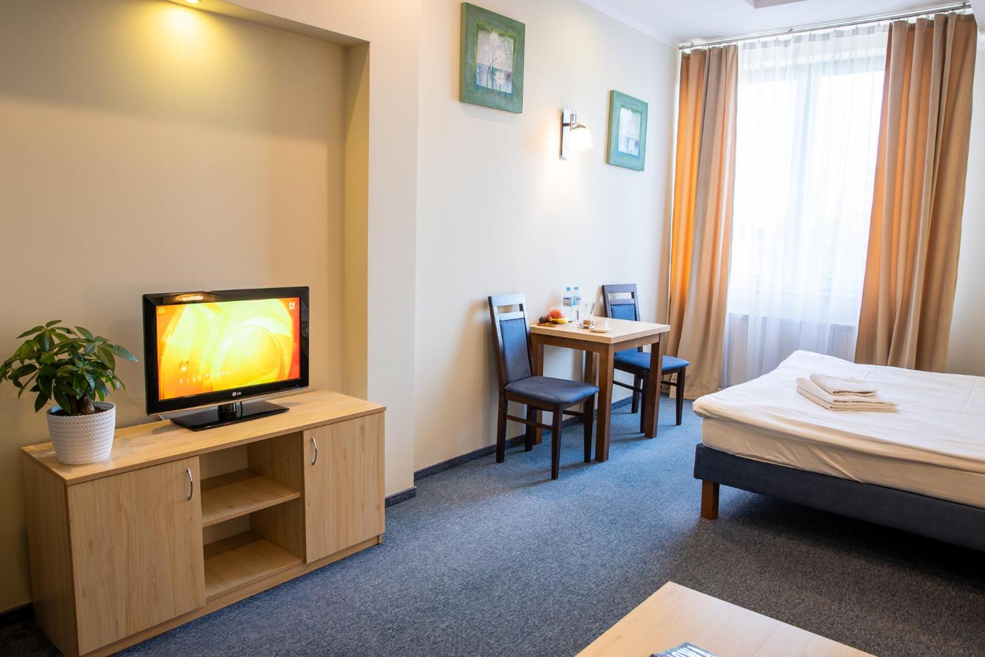 Large Double Room - Photo 9