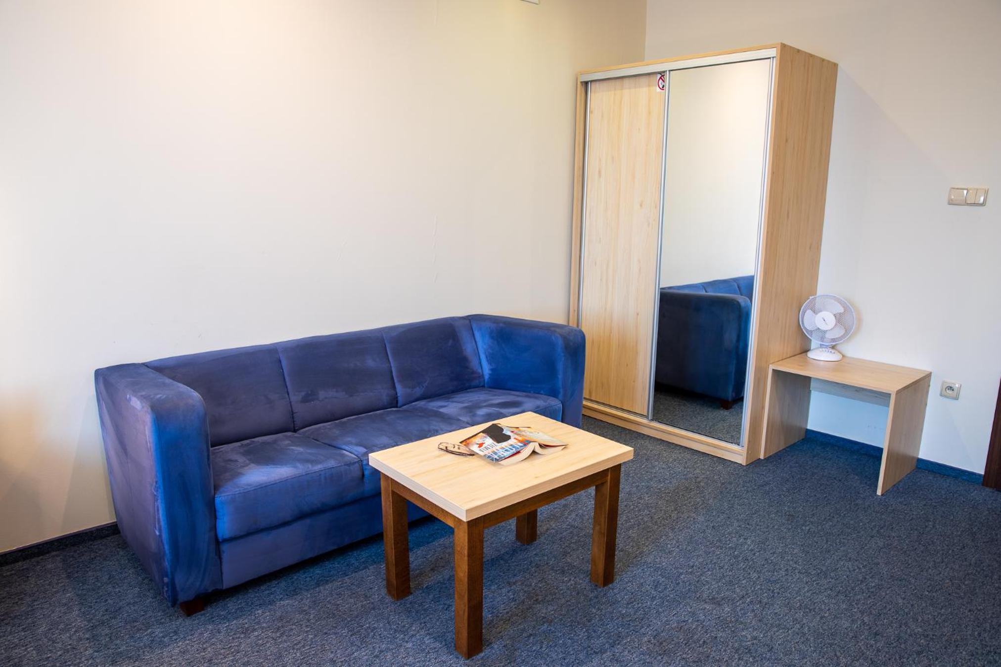 Large Double Room - Photo 10