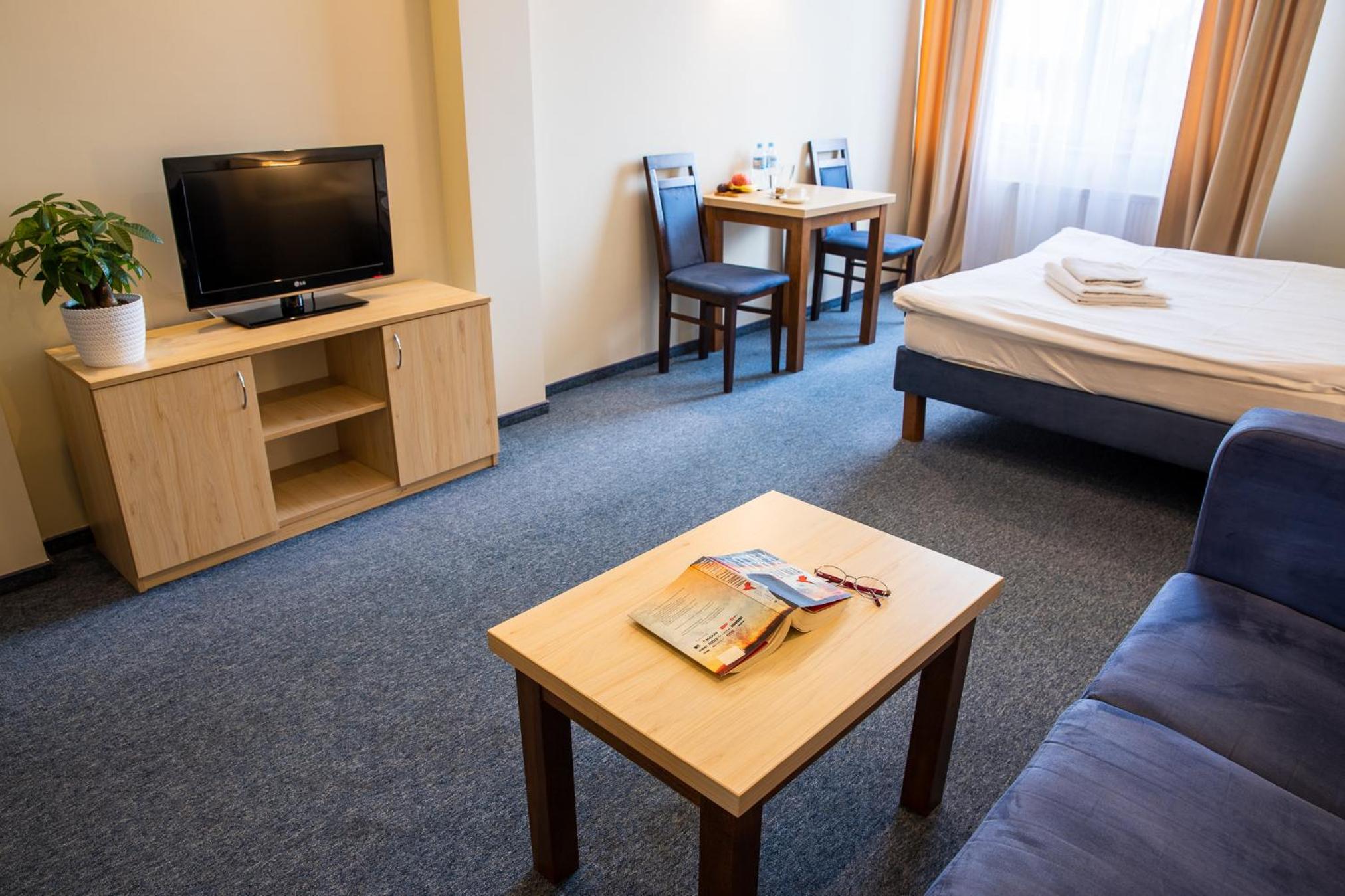 Large Double Room - Photo 11