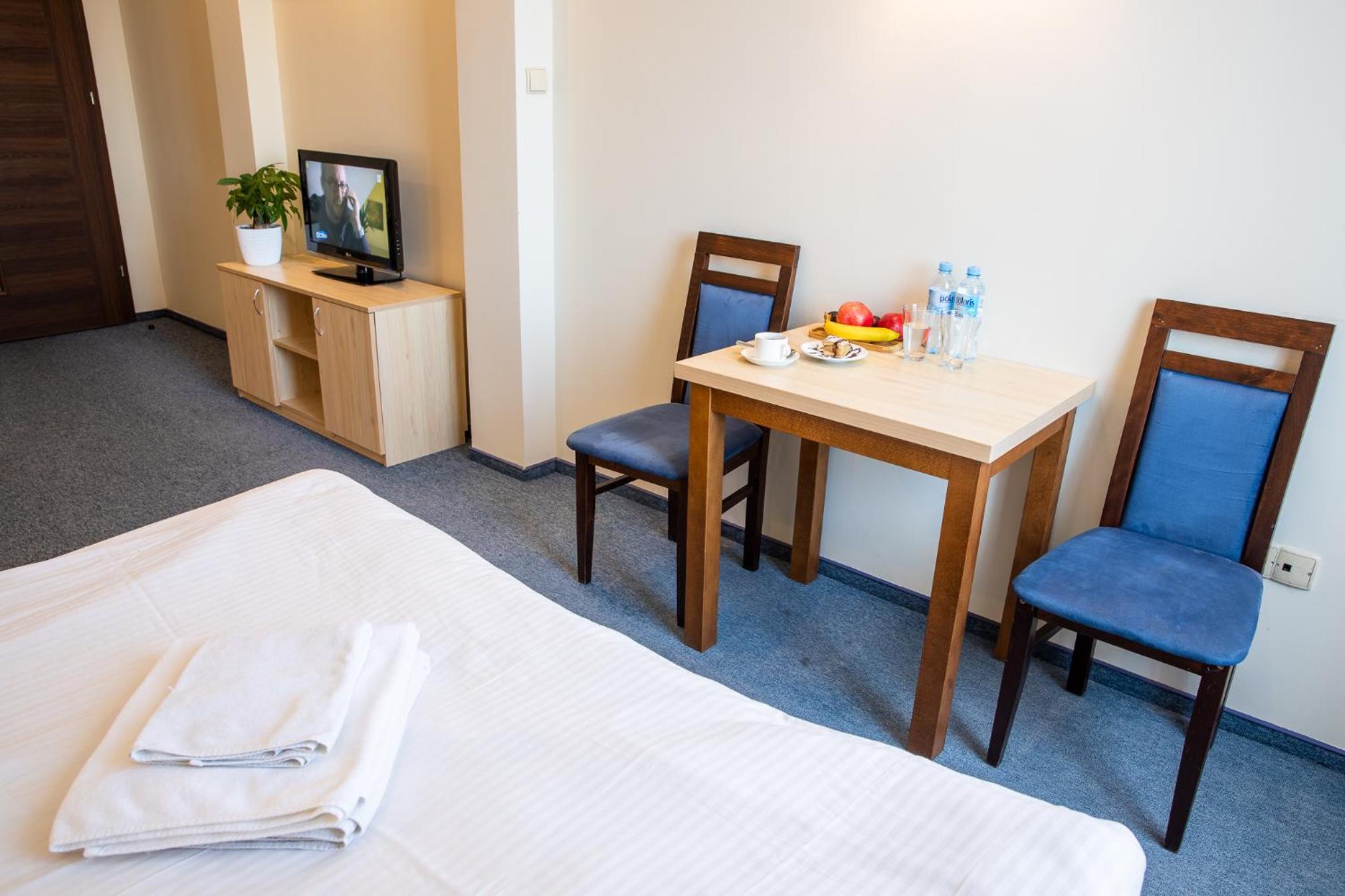 Large Double Room - Photo 3