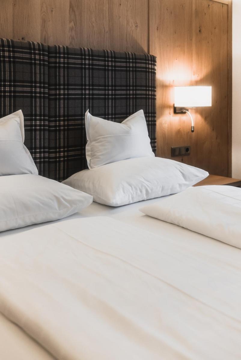 Deluxe Double Room with Balcony photo 2