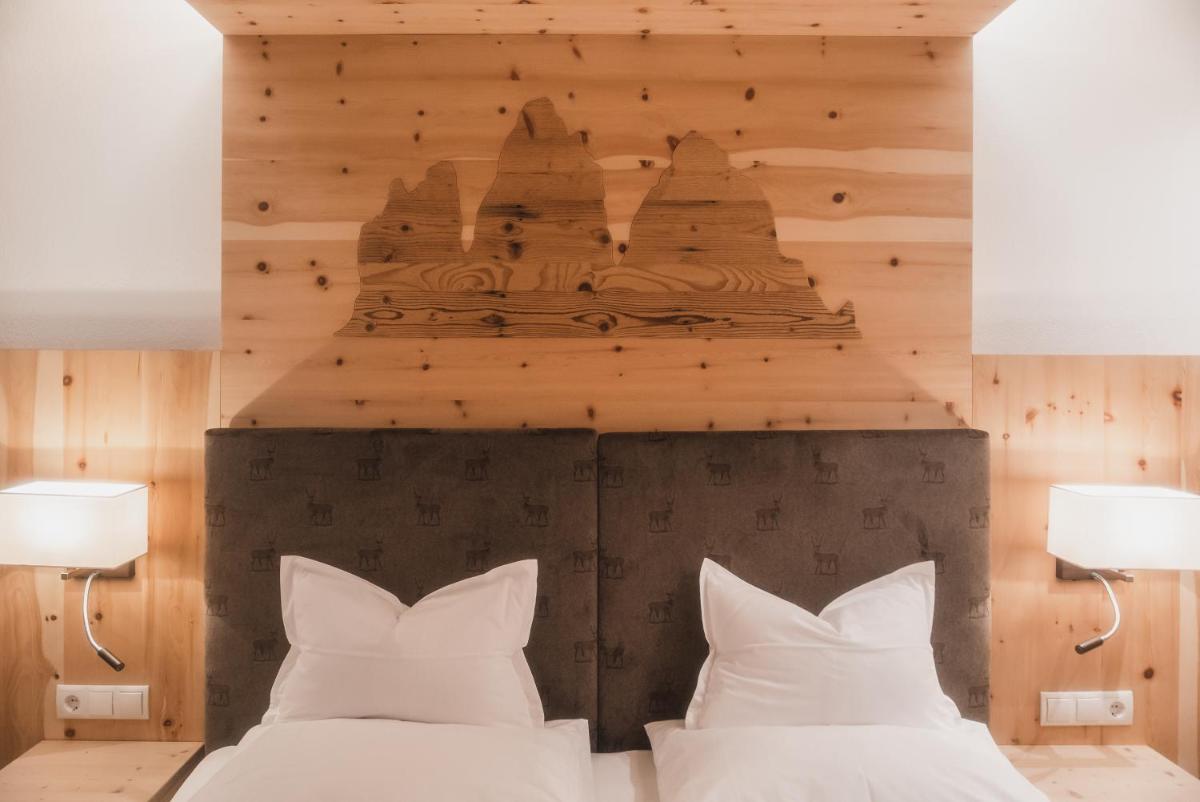 Deluxe Double Room with Balcony photo 3