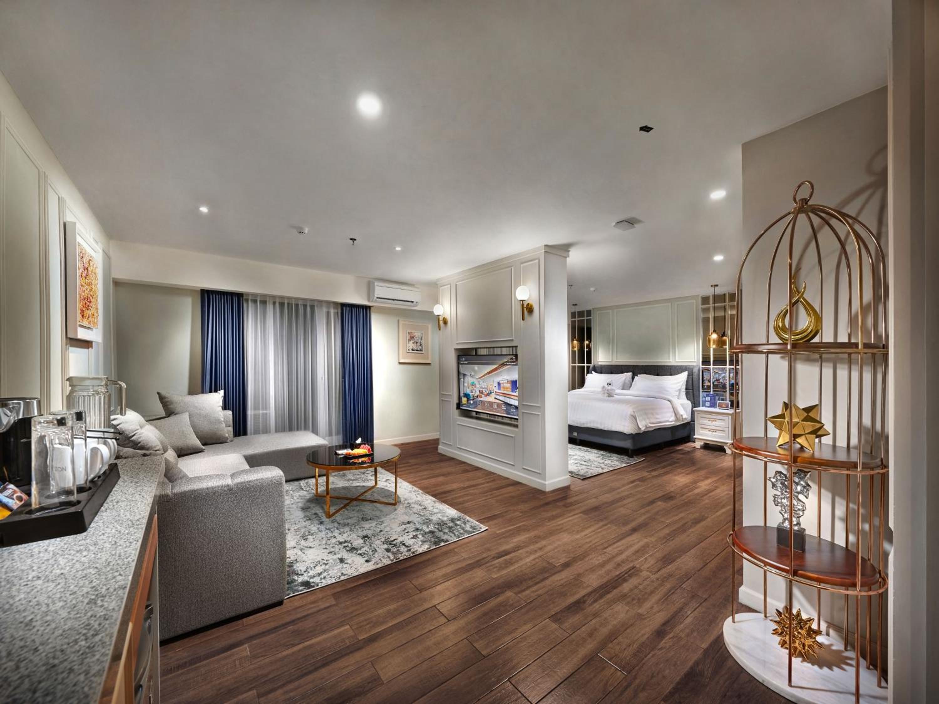 Aston Suite