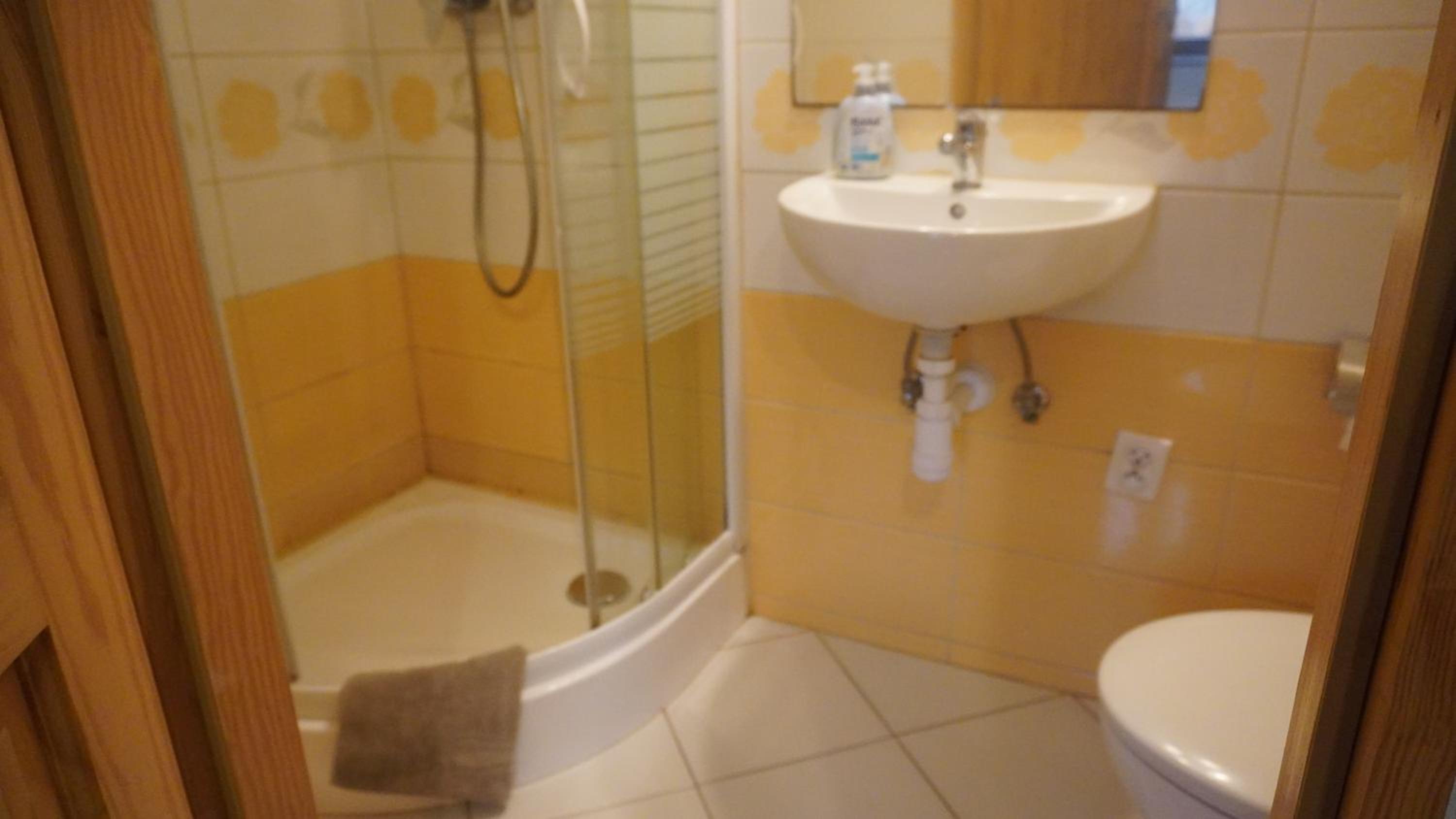 Quadruple Room with Private Bathroom photo 3