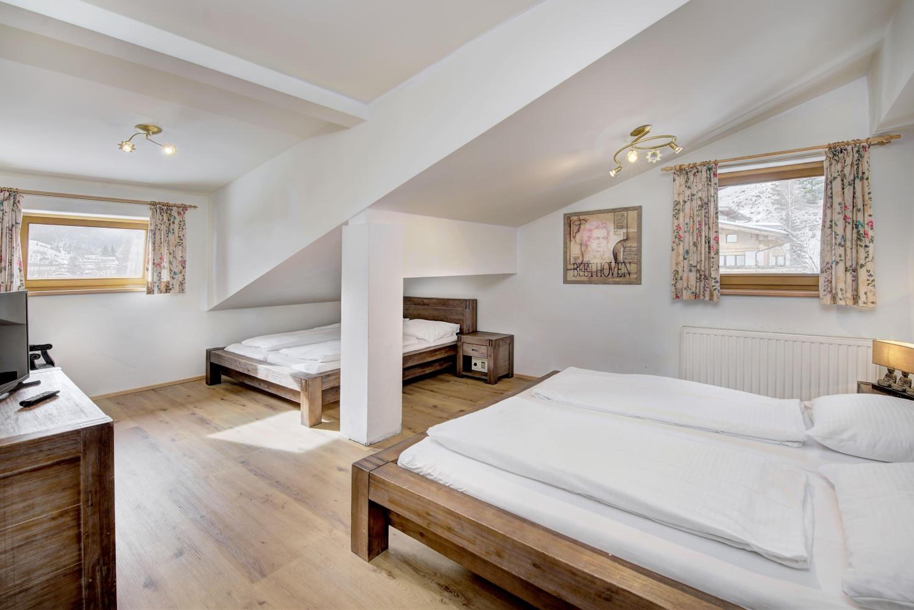 Three-Bedroom Apartment With Shower