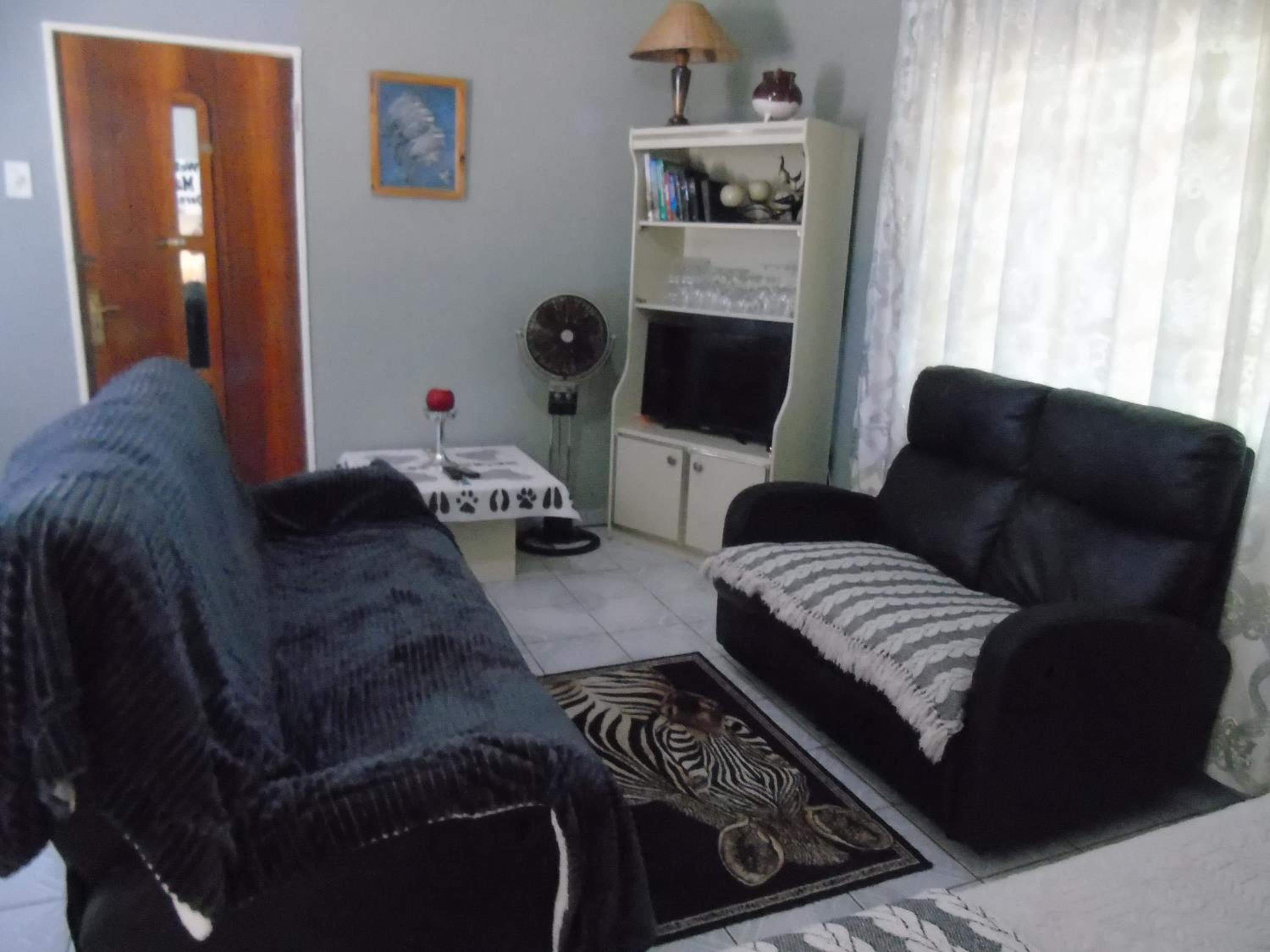 One-Bedroom Apartment - Photo 1