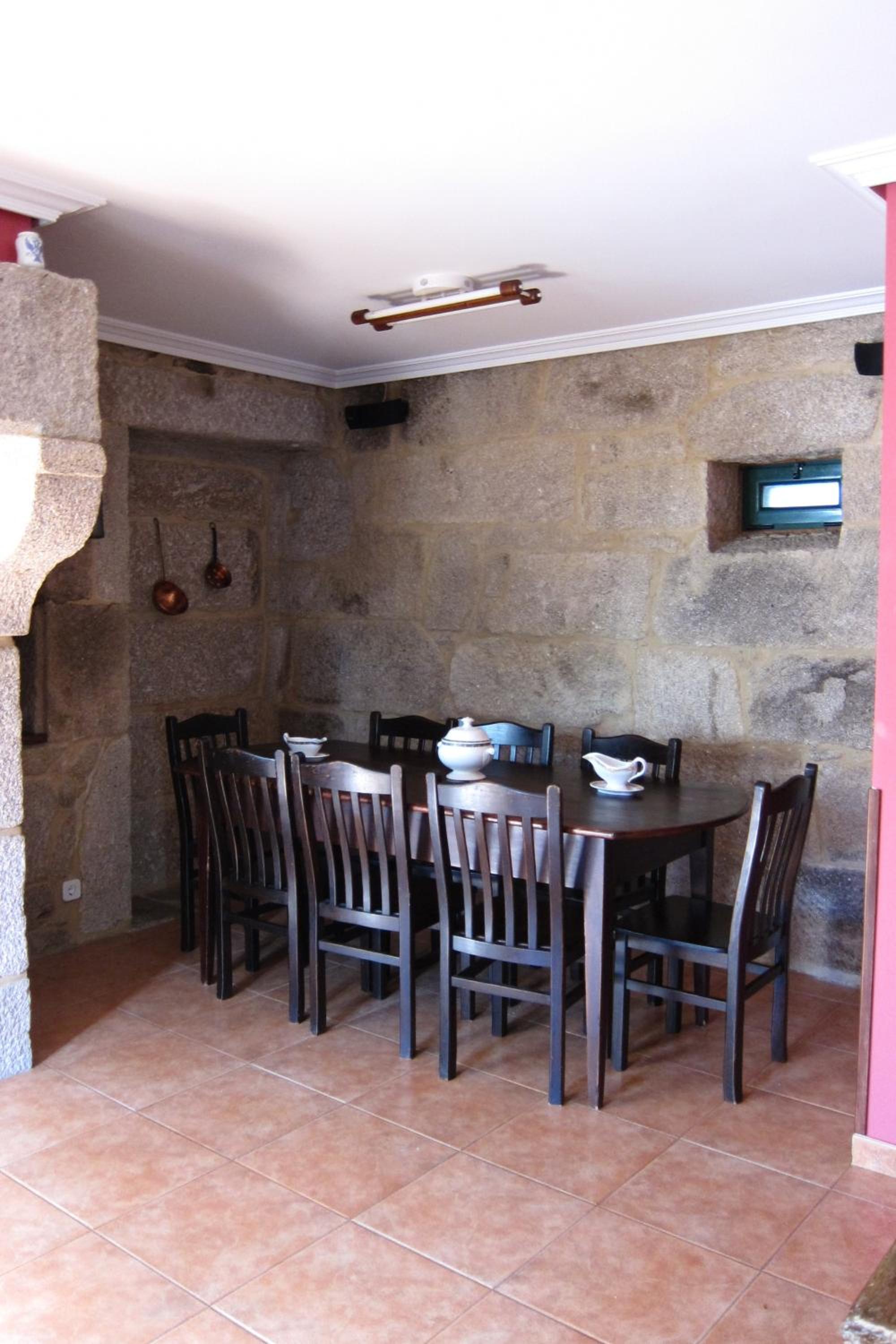 Five-Bedroom House photo 2