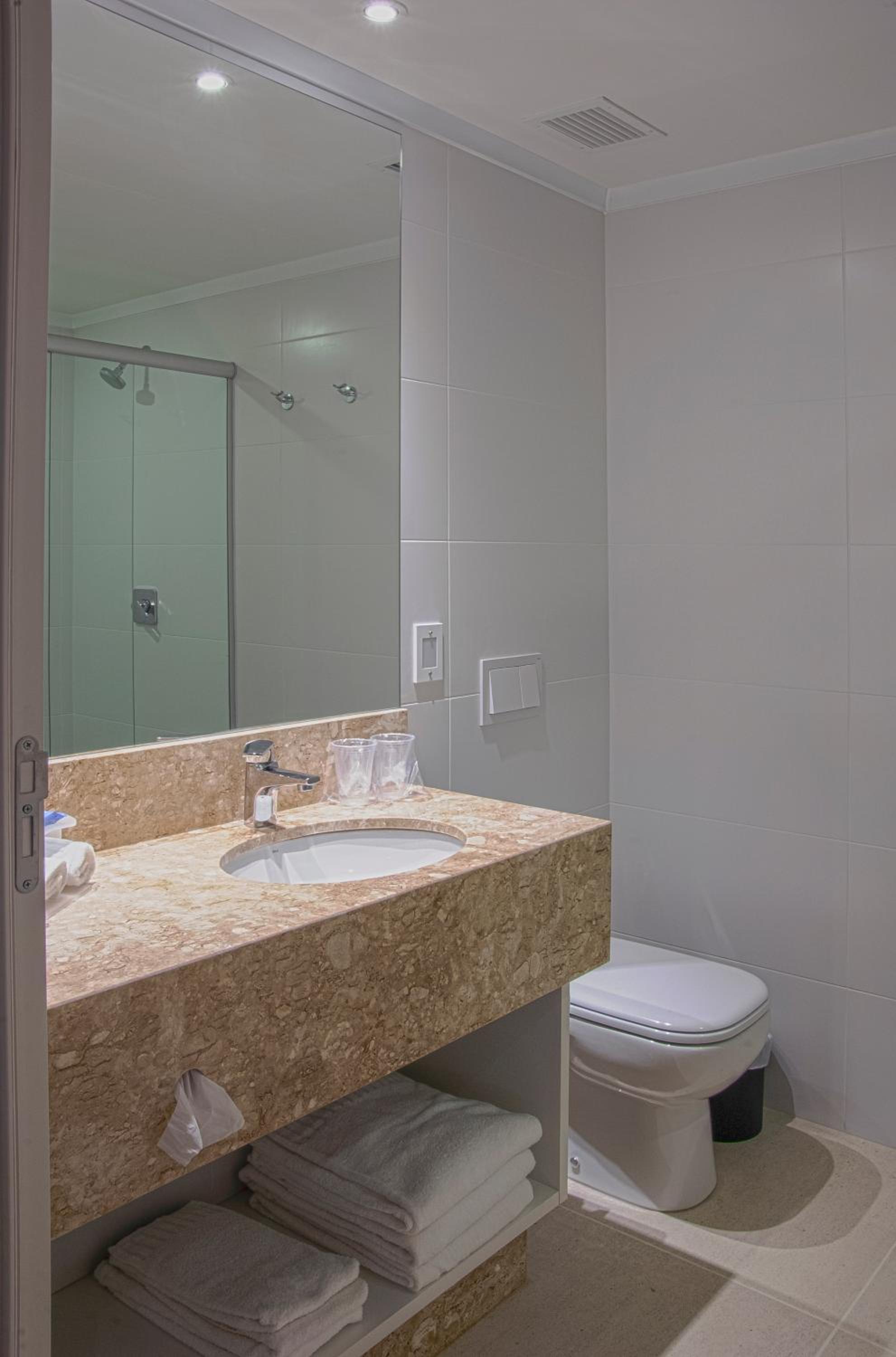 Standard King Room - Photo 3