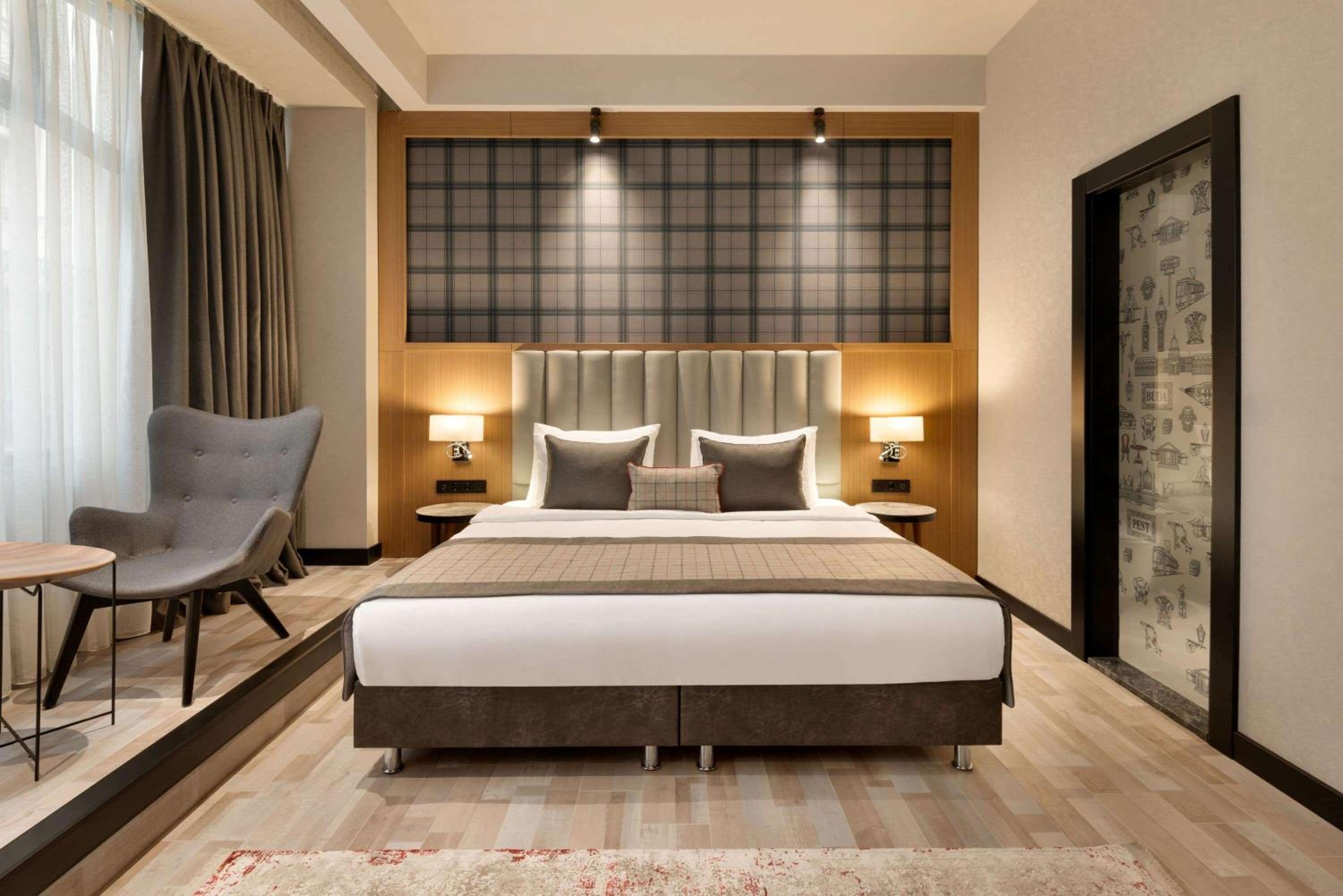 Deluxe King Room - Non-Smoking
