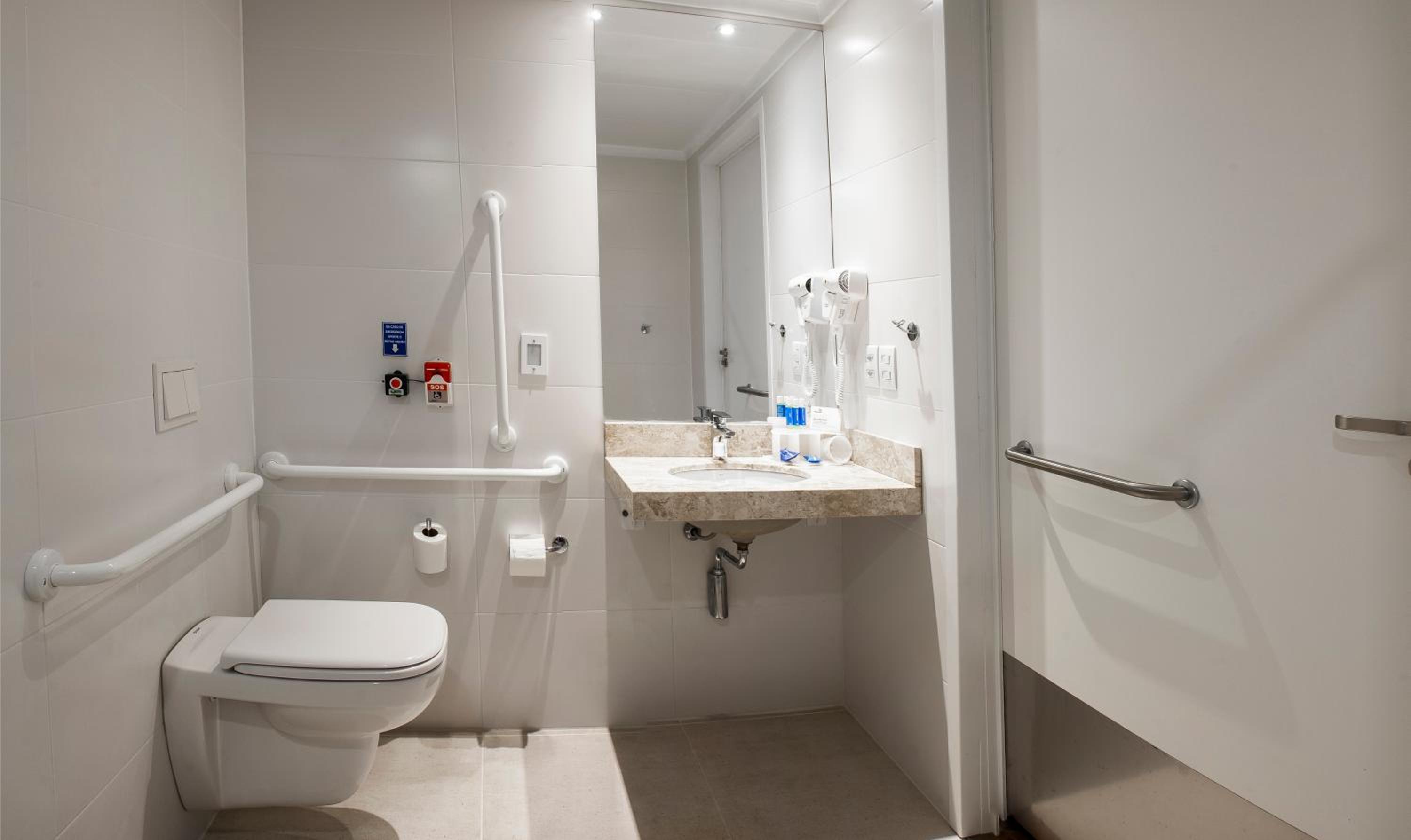 Standard King Room - Accessible - Photo 2