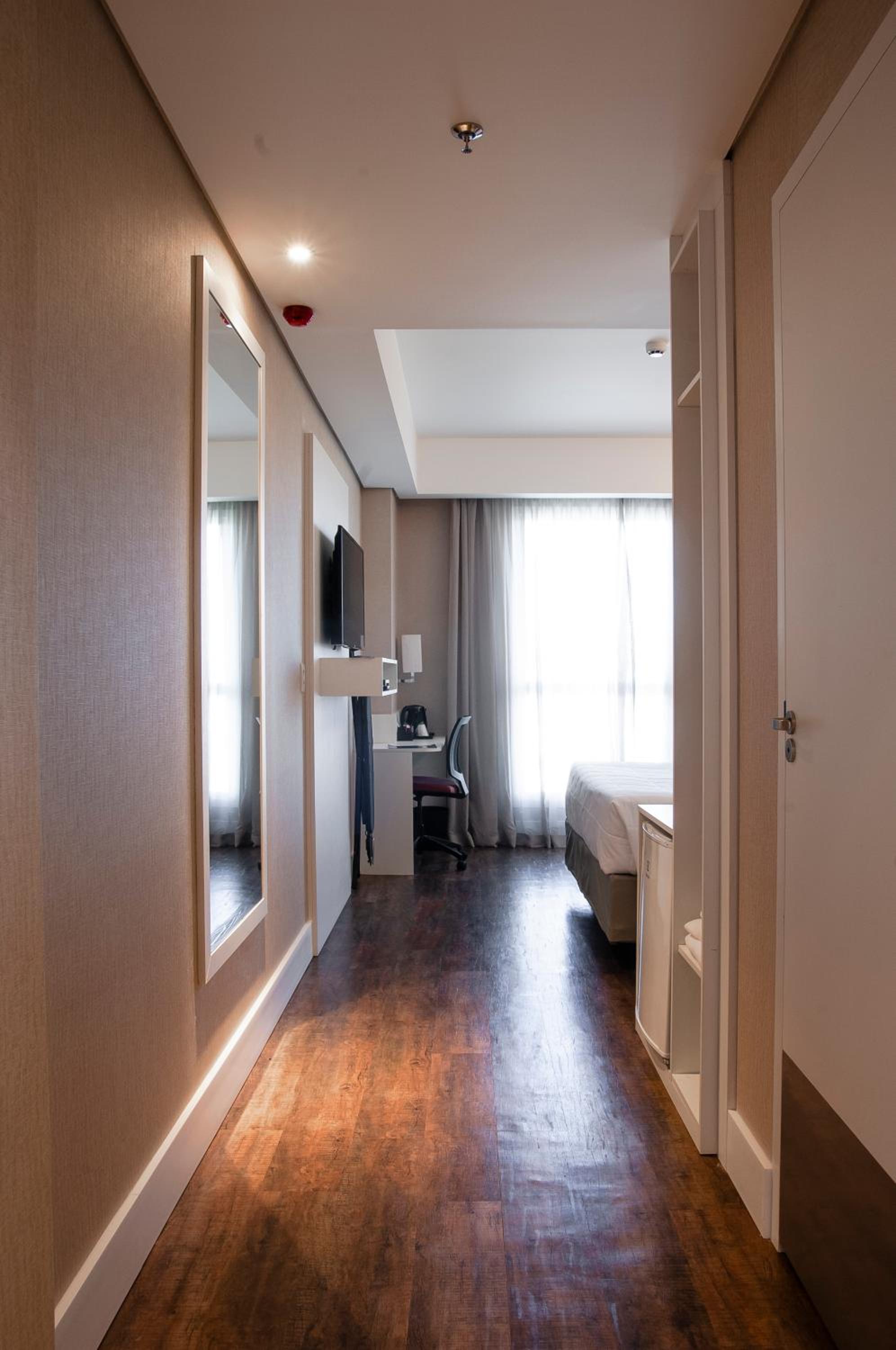 Standard King Room - Photo 1