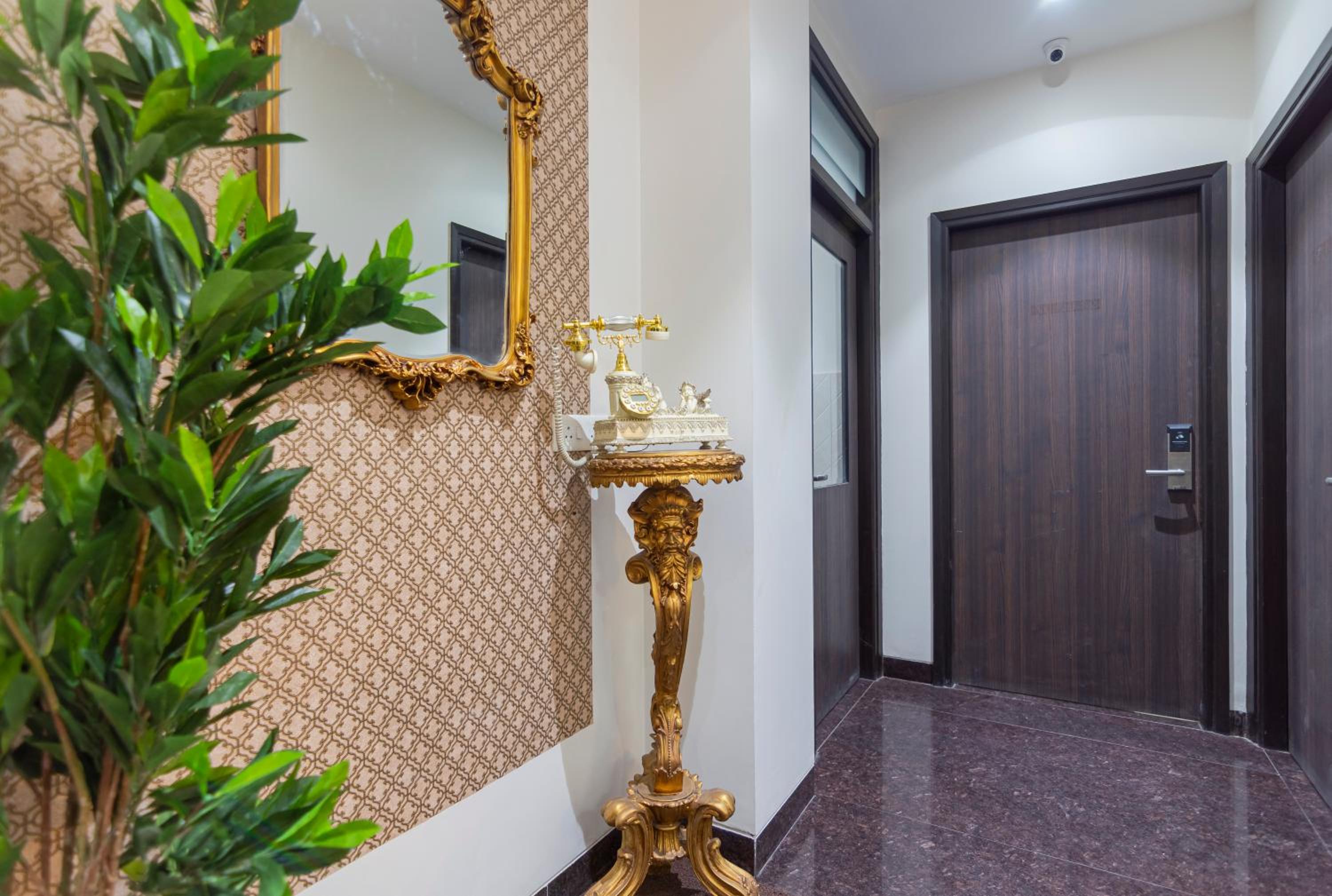 Quadruple Room with Private Bathroom - Photo 9