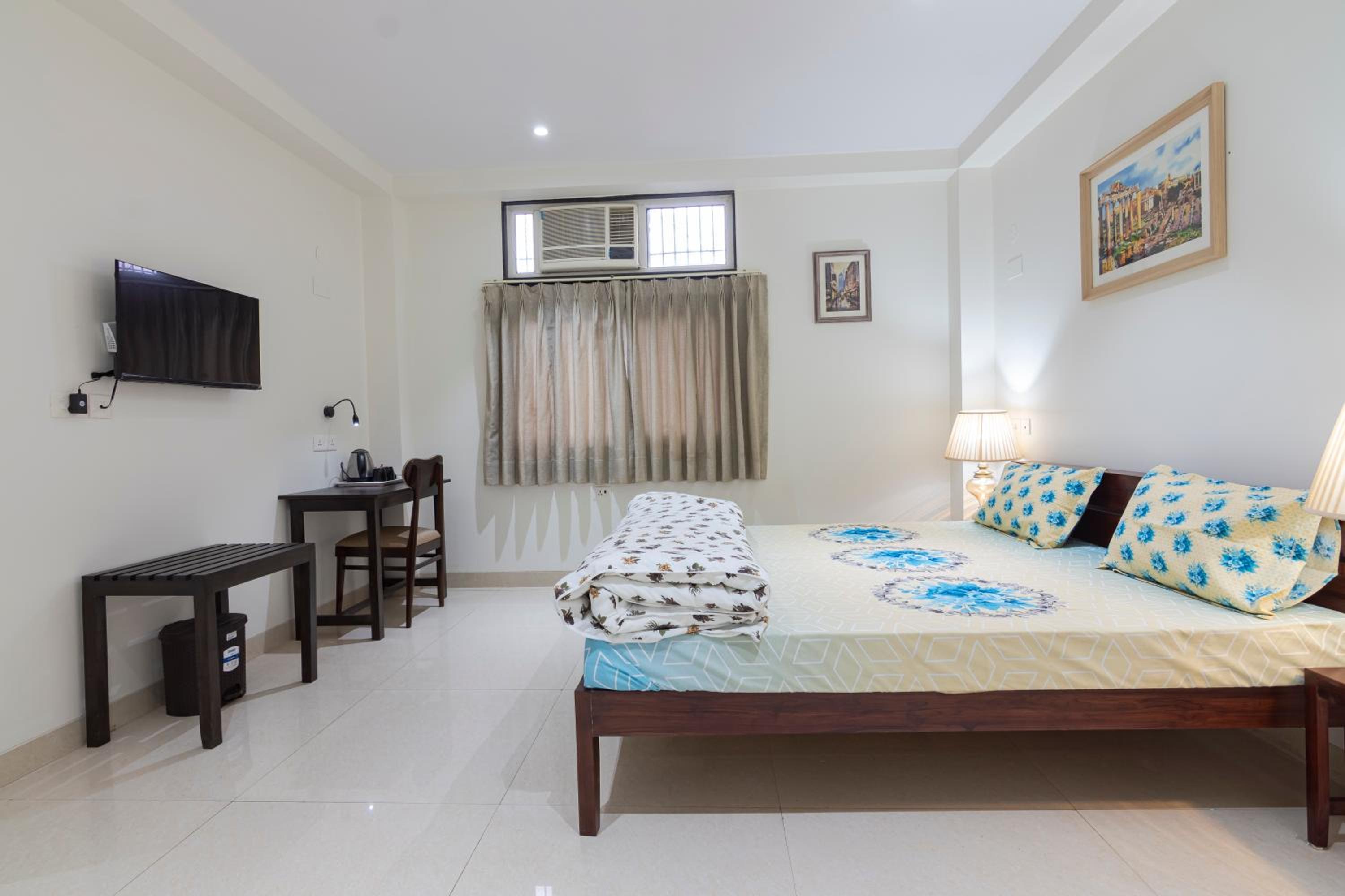 Quadruple Room with Private Bathroom - Photo 40