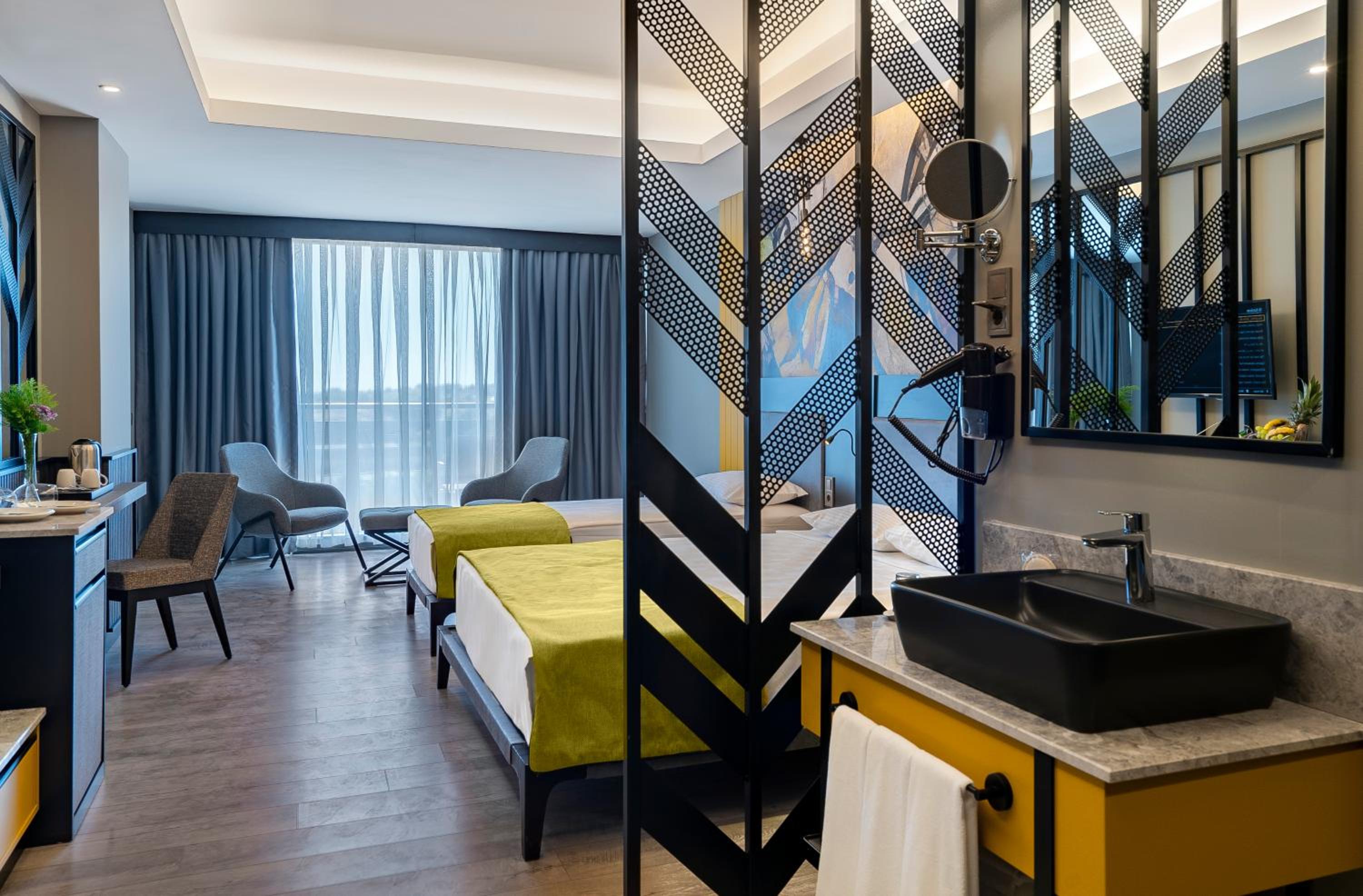 Deluxe Double Room with Side Sea View