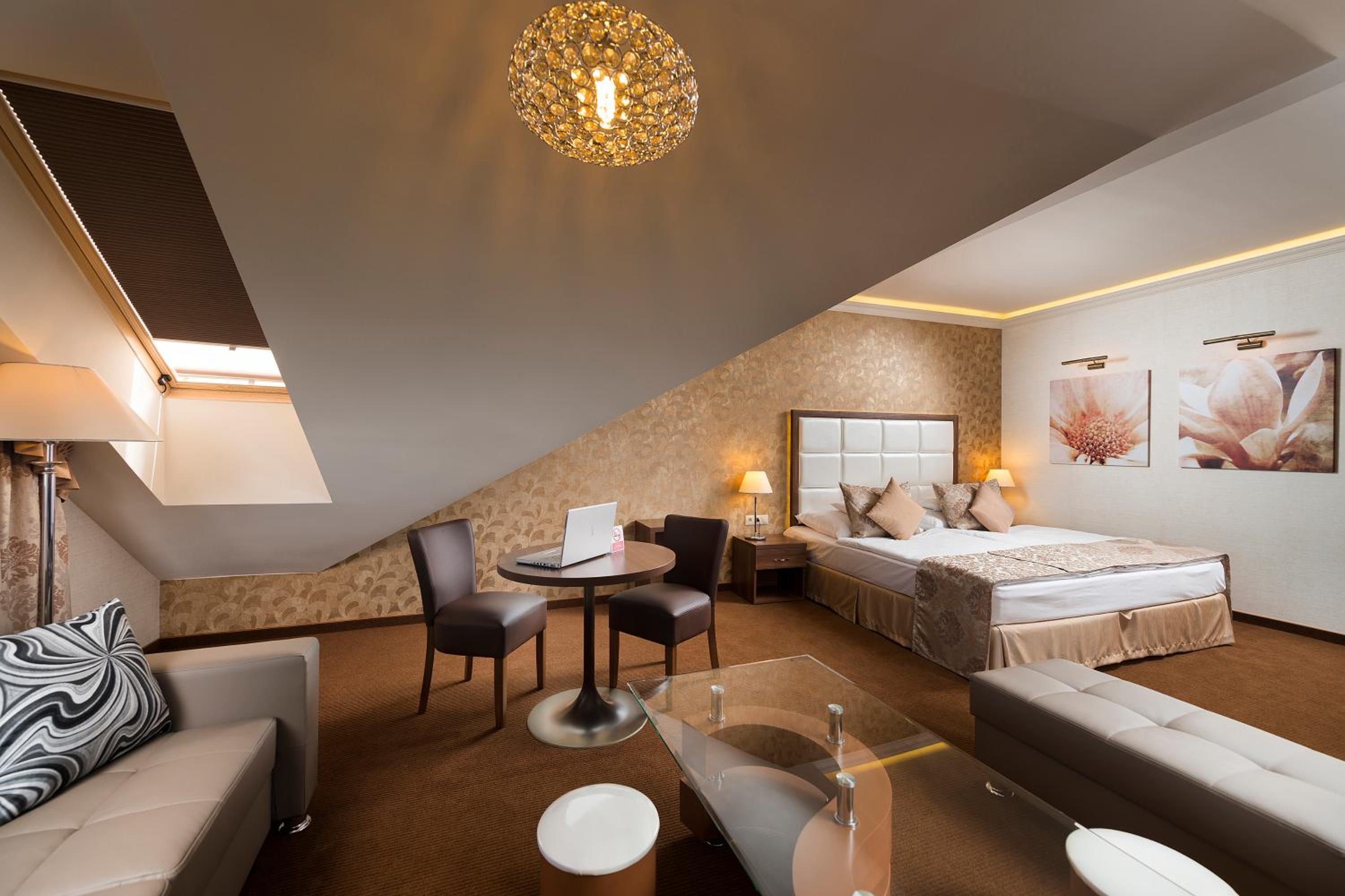 Superior Suite - Photo 4