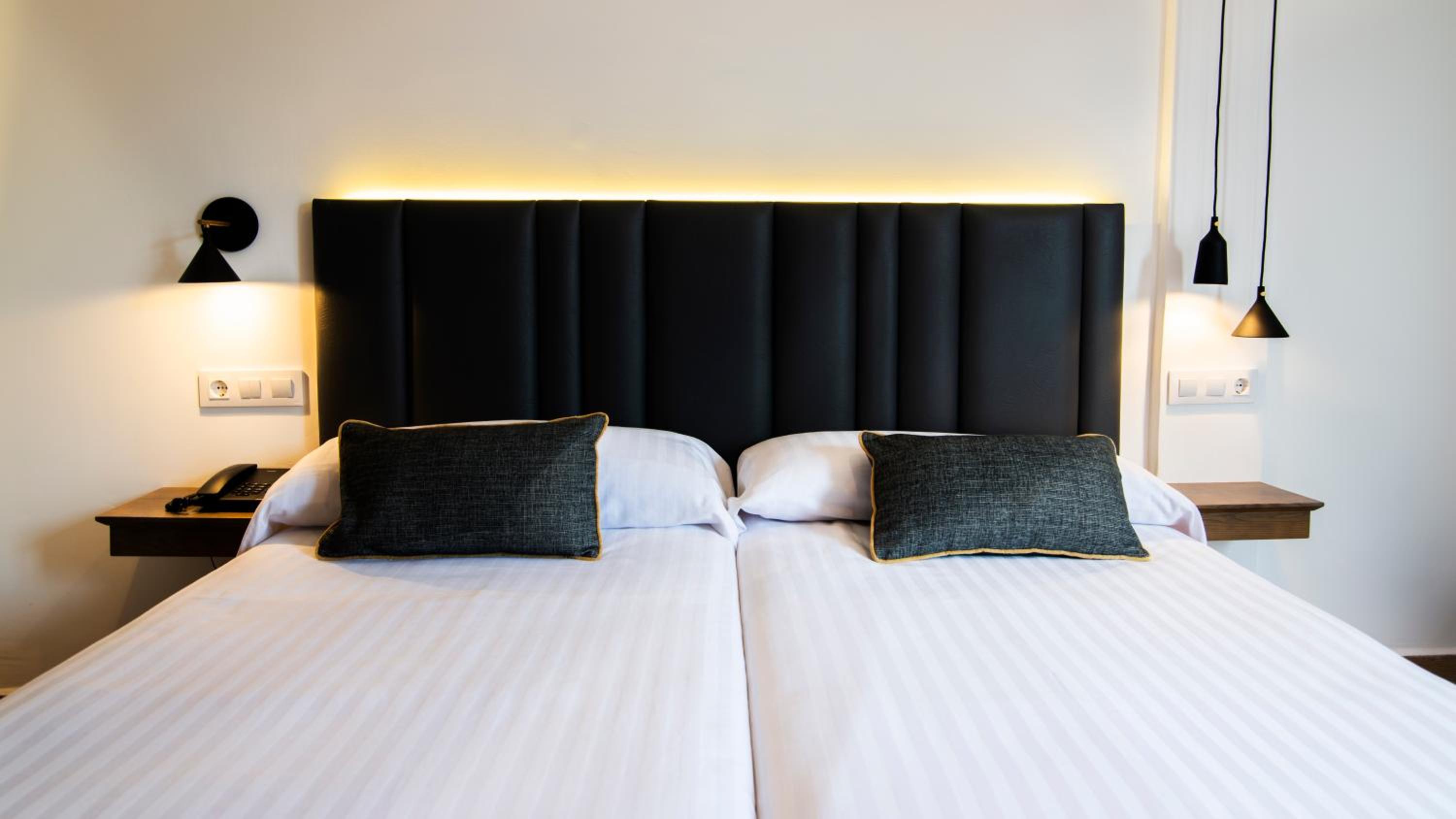 Double or Twin Room - Photo 2