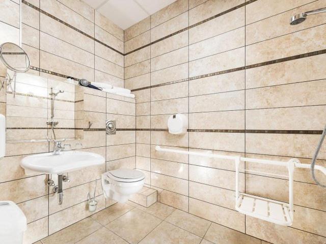 Double or Twin Room - Disability Access photo 2