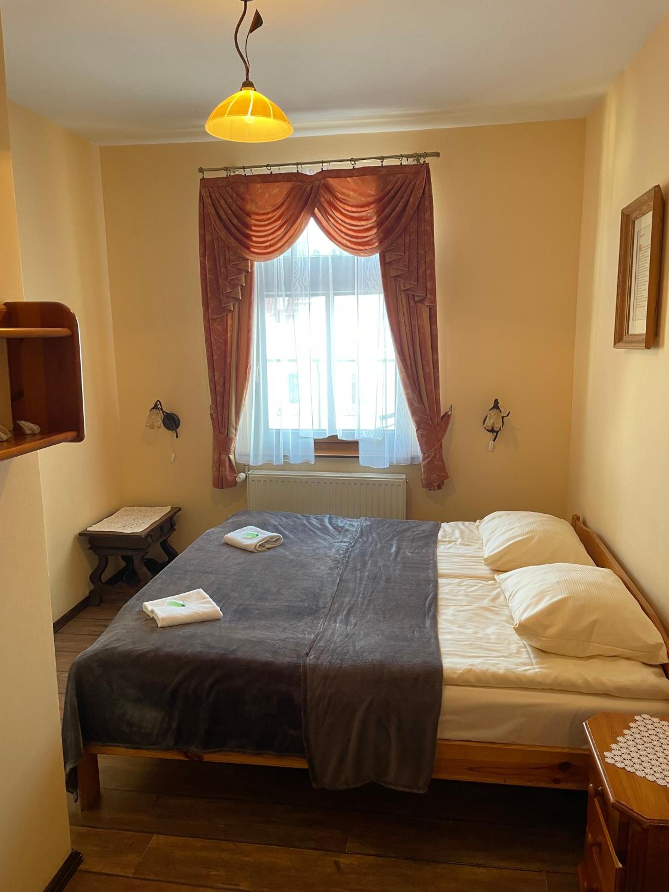 Double Room with Private Bathroom - Photo 12