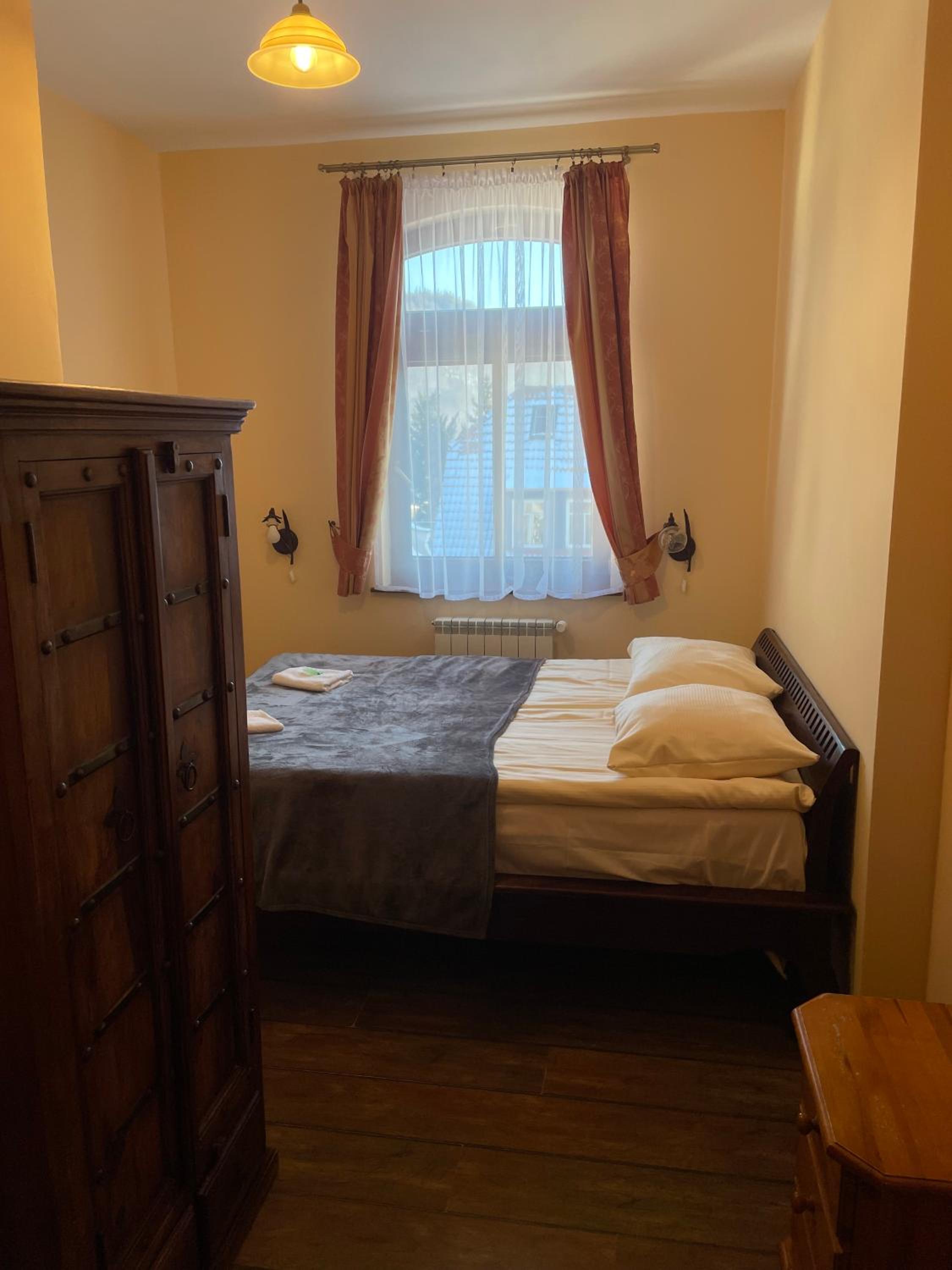 Double Room with Private Bathroom - Photo 11