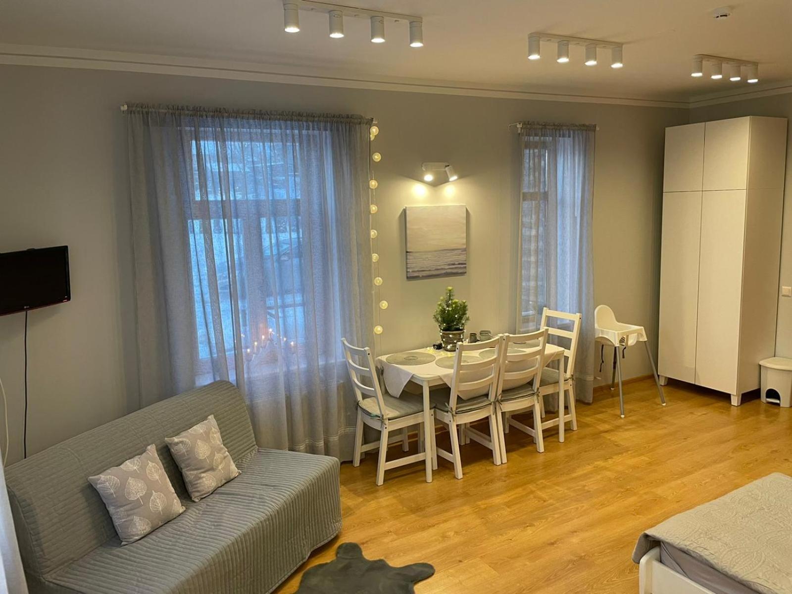 Standard Family Room - Photo 5