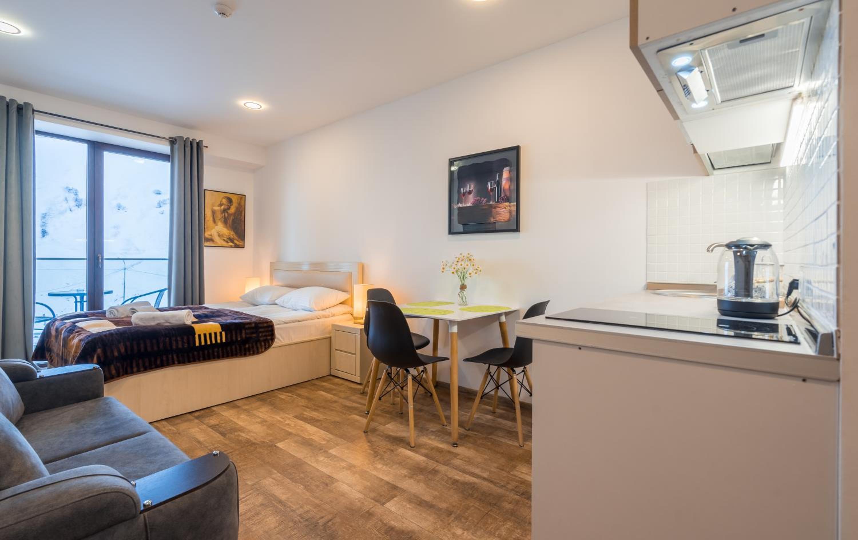 Apartment with View and Balcony photo 1