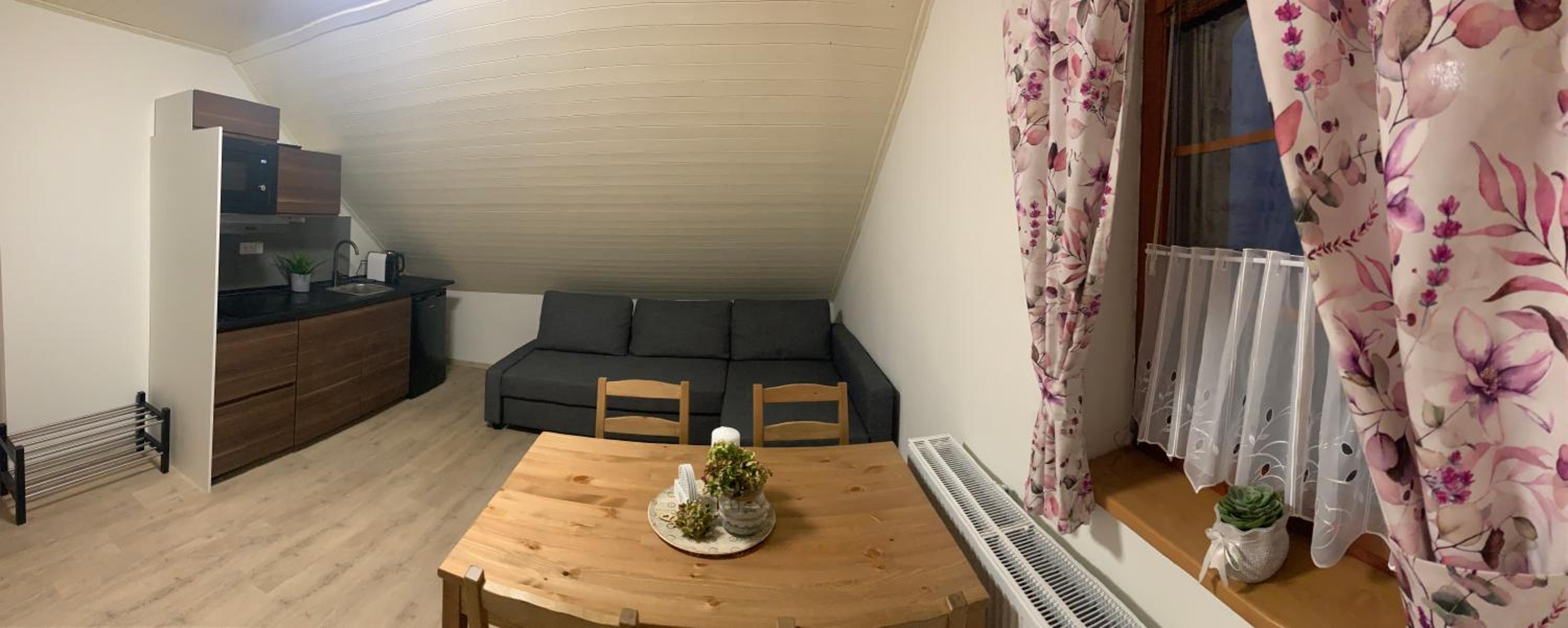 One-Bedroom Apartment - Photo 2