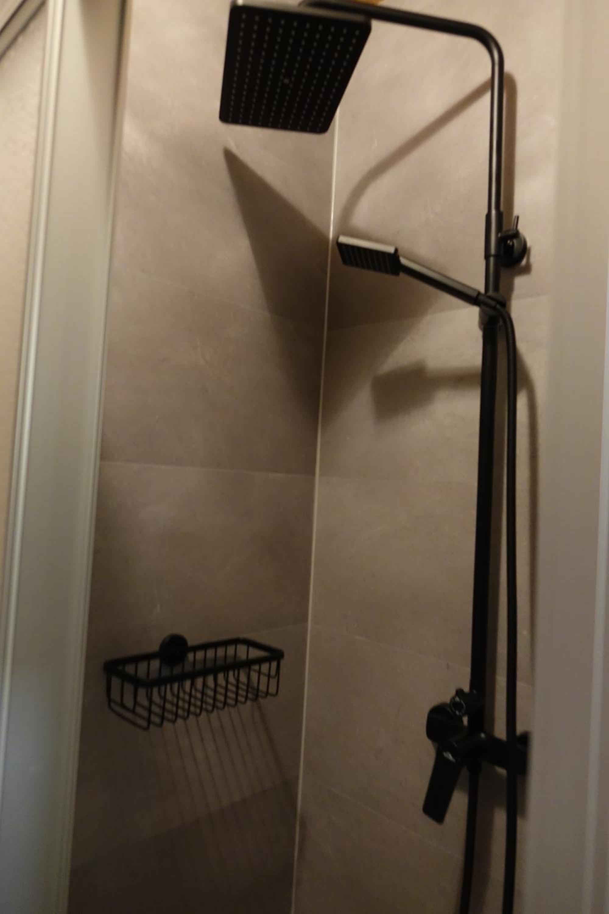 Deluxe Double Room with Shower - Photo 5