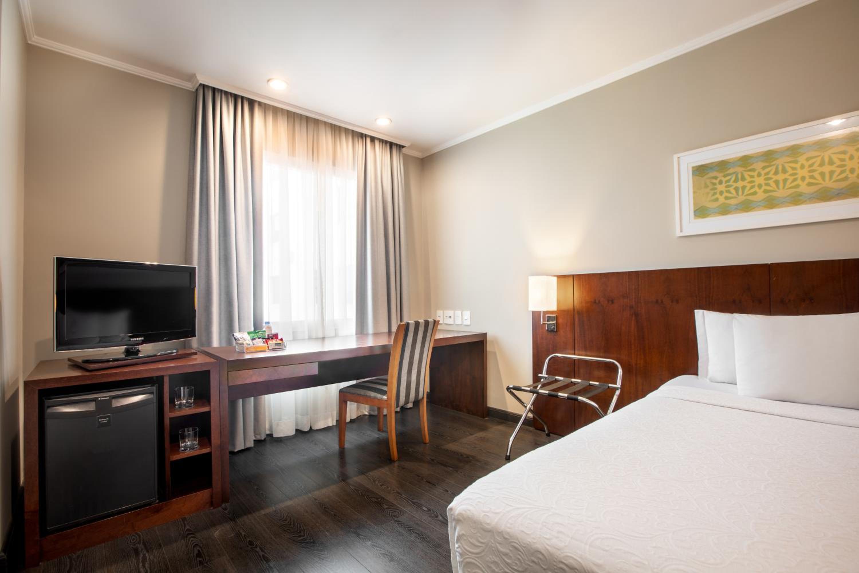 Standard Room King - Photo 1