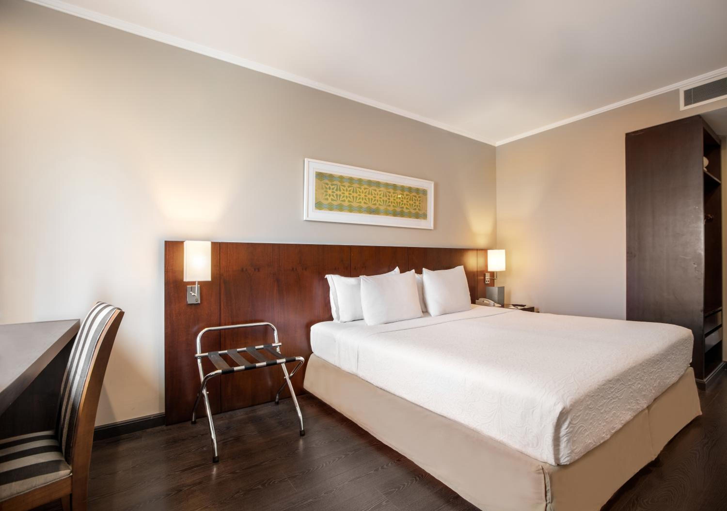 Standard Room King - Photo 3