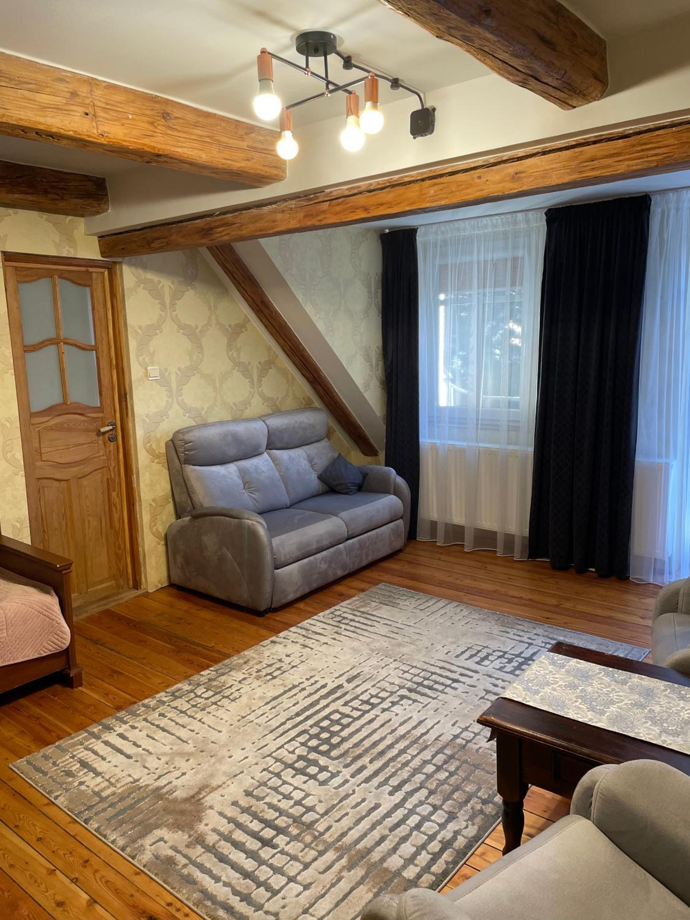 Double Room with Balcony - Photo 9