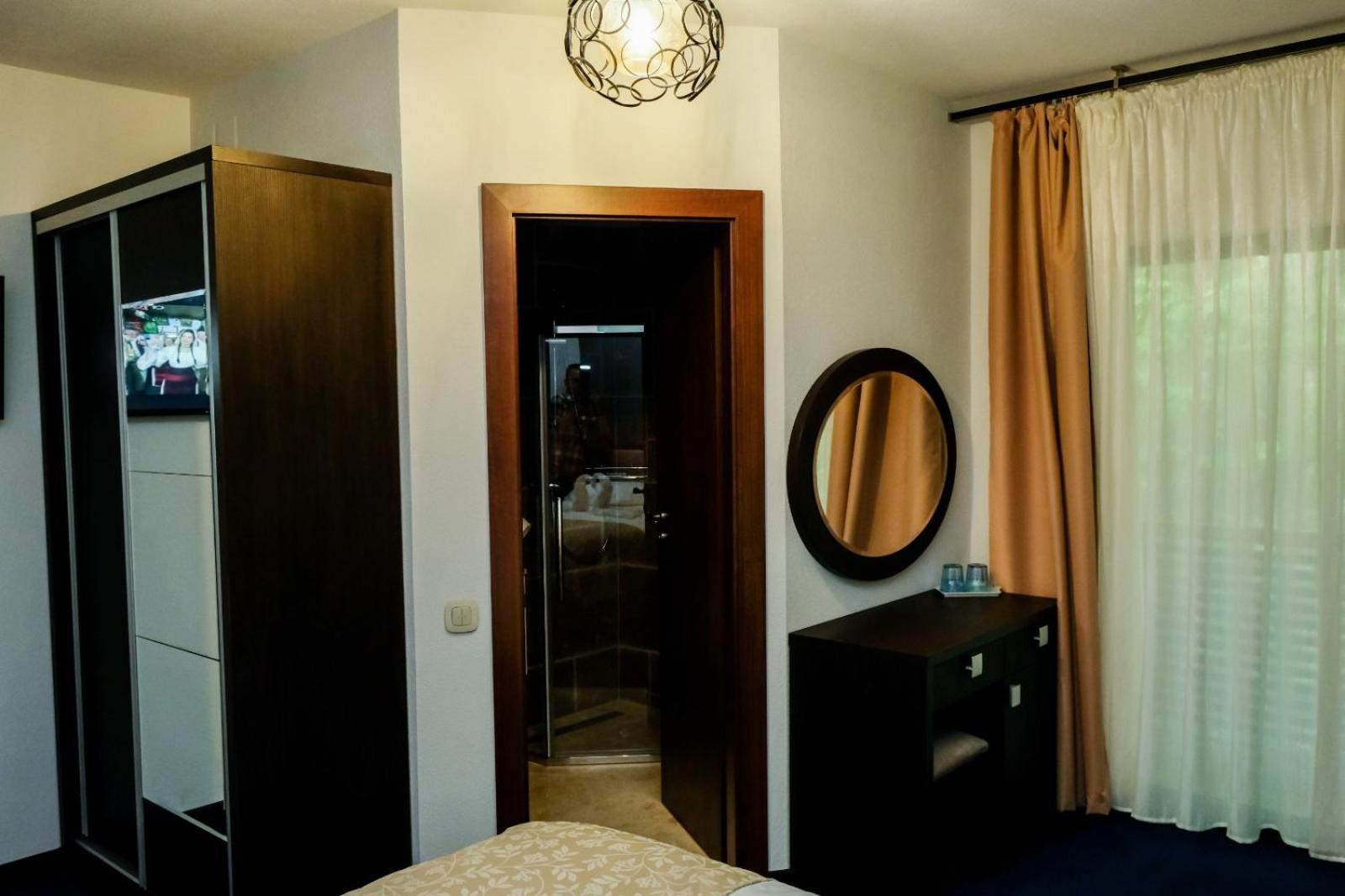 Double Room with Private Bathroom photo 1